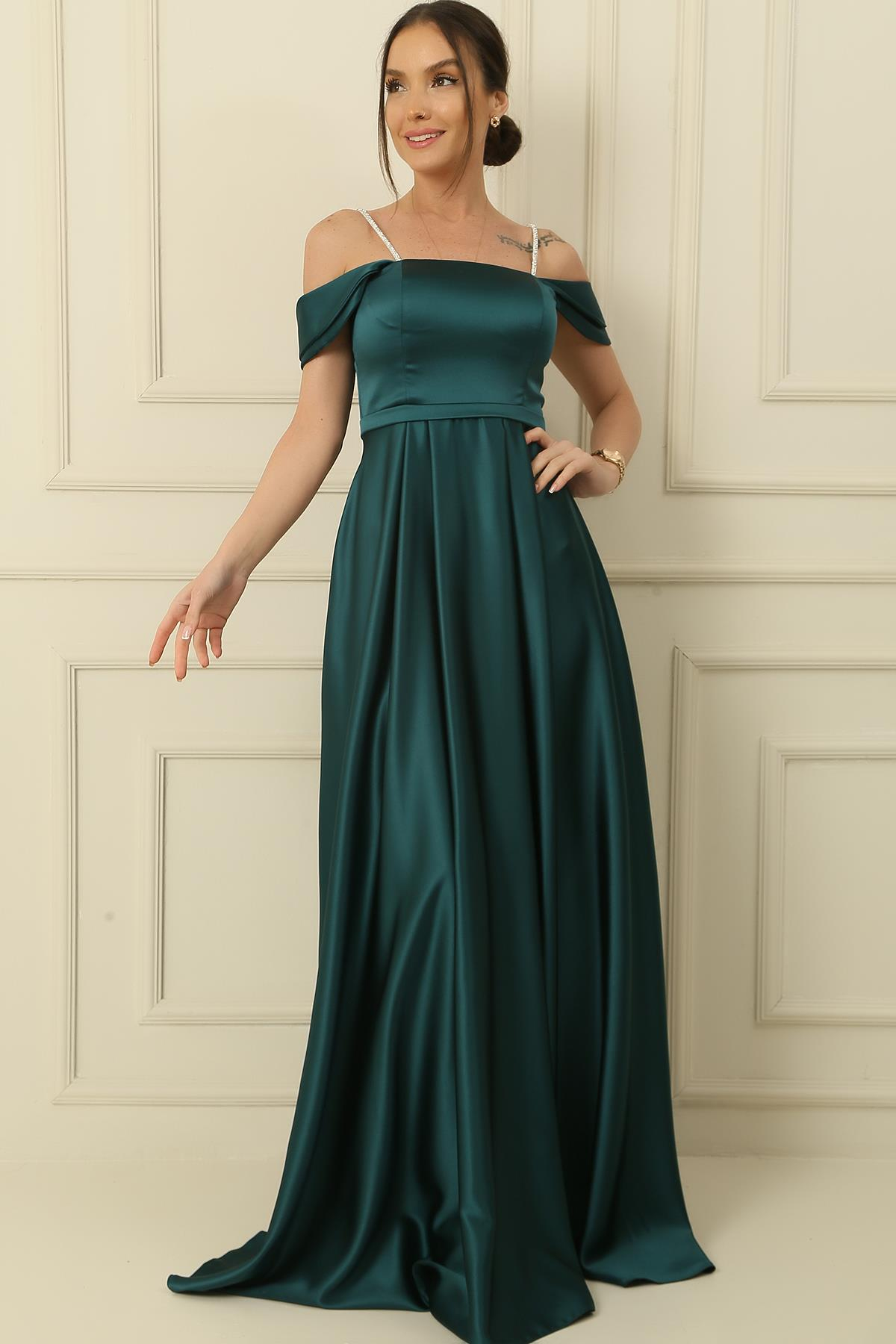 S-24K1210001Askılı Taş Detaylı Kare Yaka Astarlı Uzun Saten Elbise