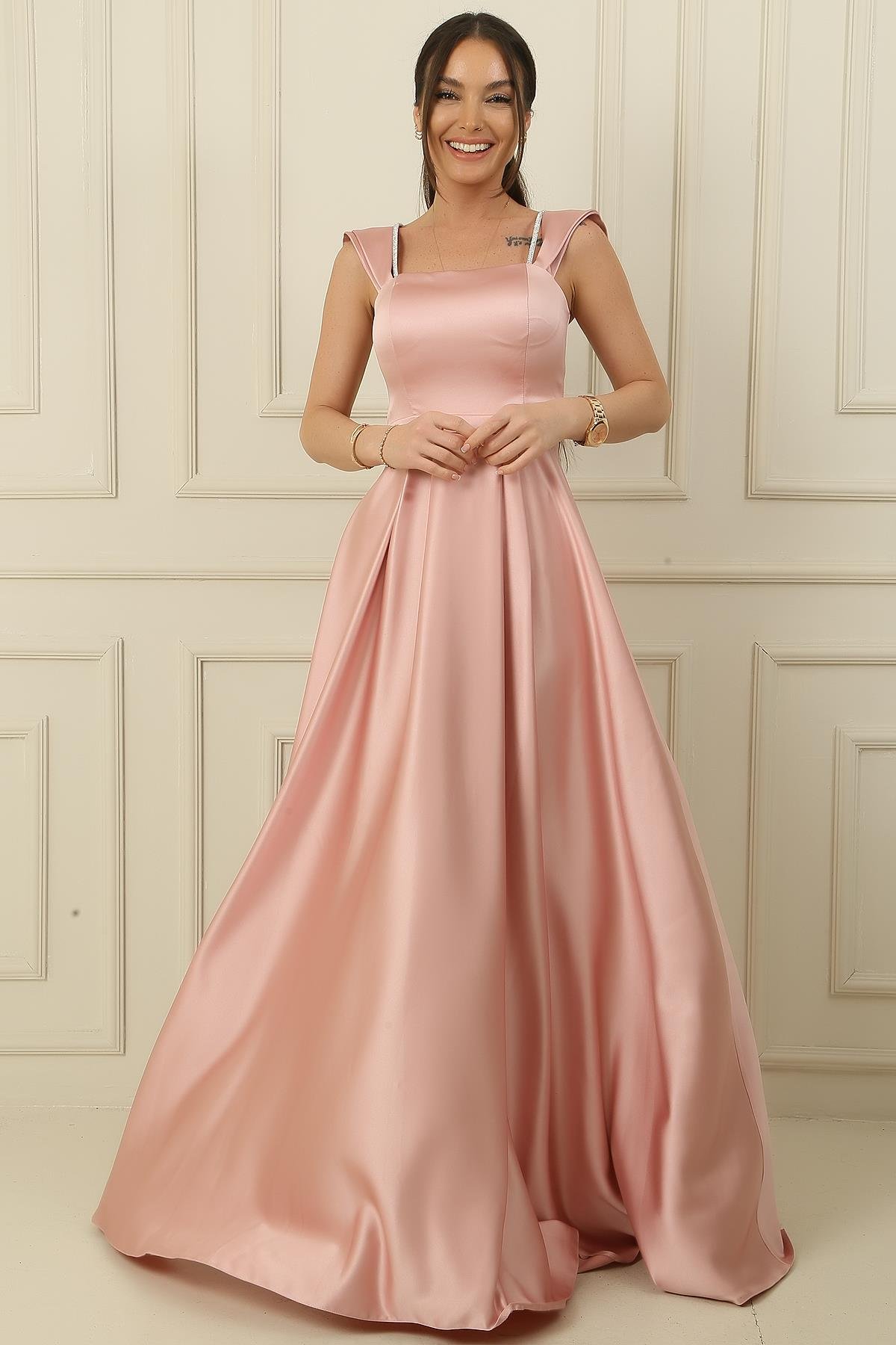 S-24K1210001Askılı Taş Detaylı Kare Yaka Astarlı Uzun Saten Elbise