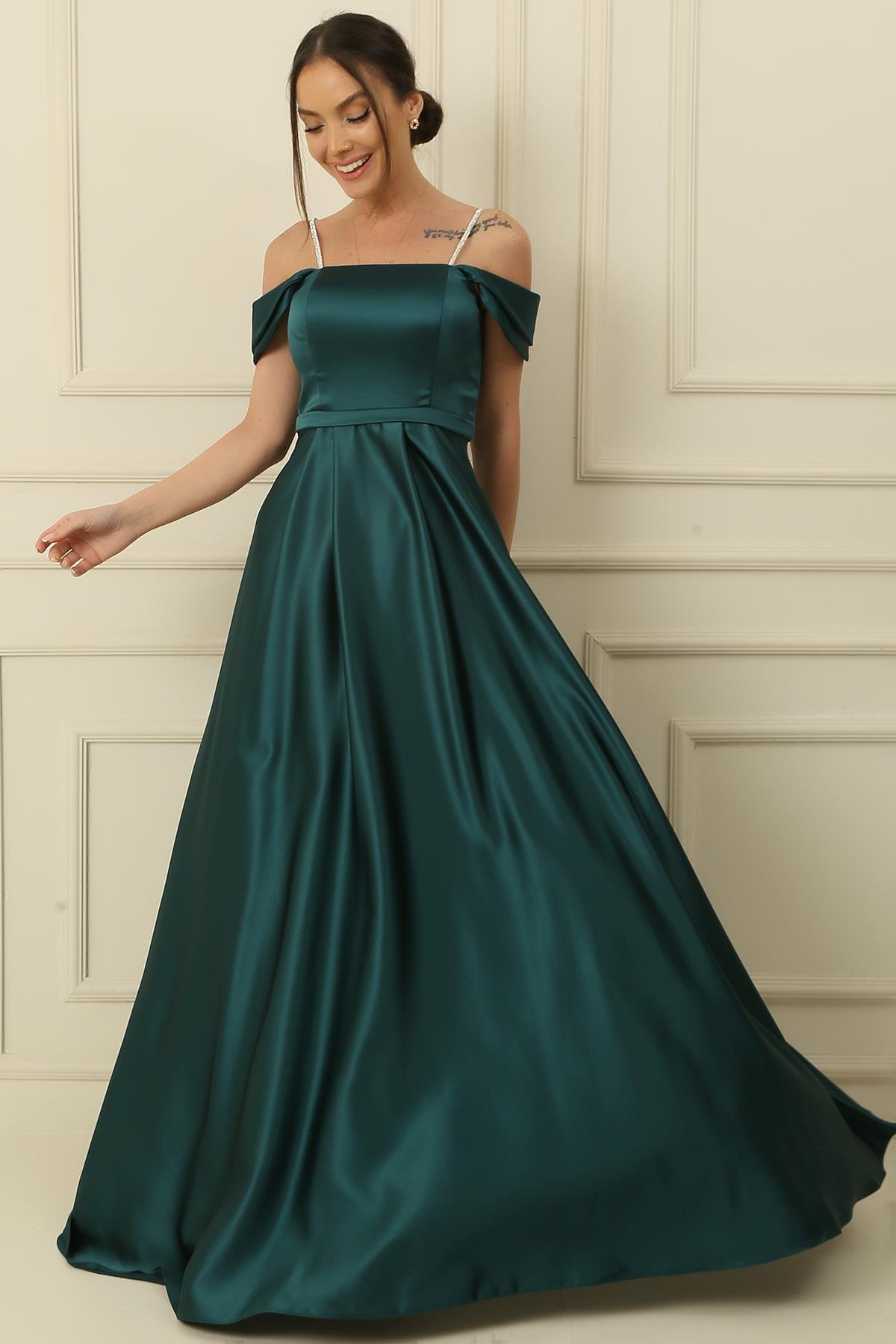 S-24K1210001Askılı Taş Detaylı Kare Yaka Astarlı Uzun Saten Elbise