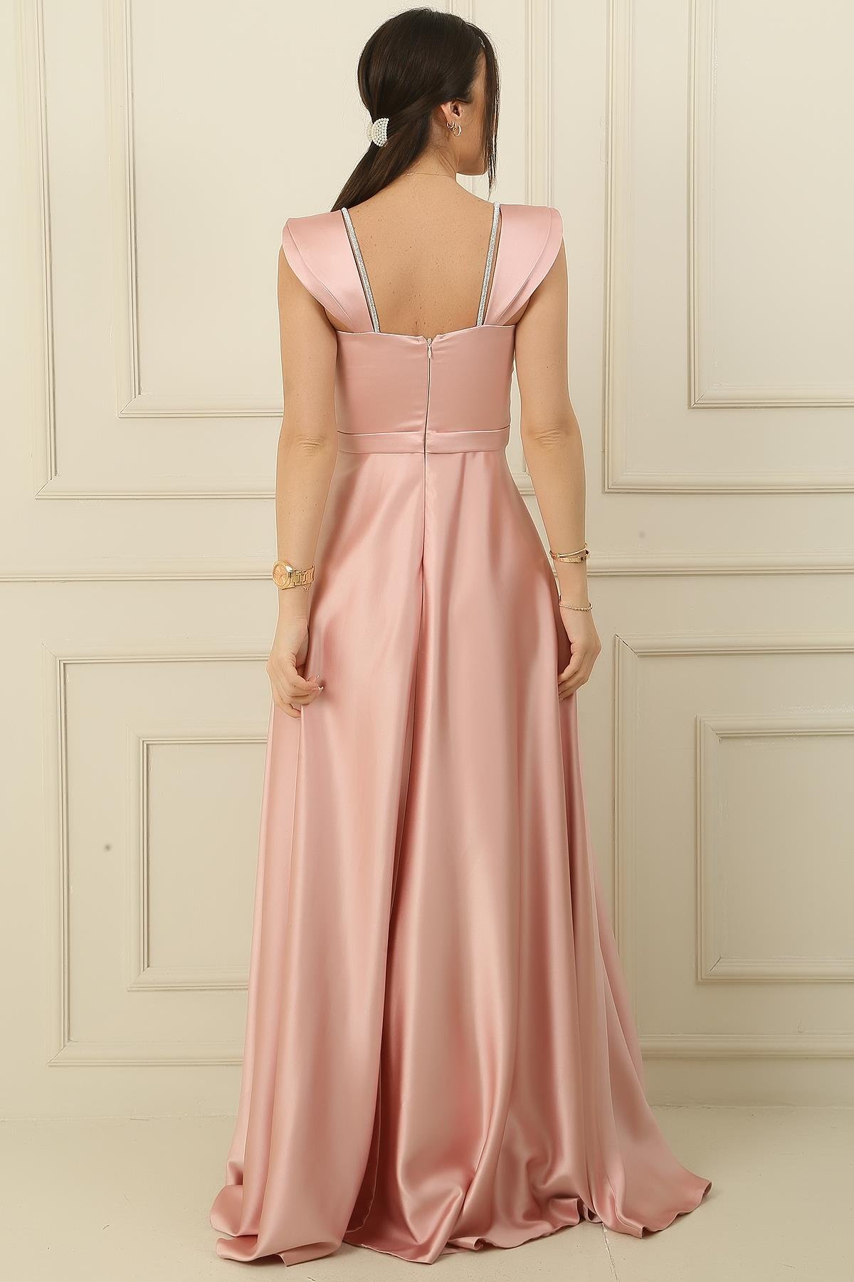 S-24K1210001Askılı Taş Detaylı Kare Yaka Astarlı Uzun Saten Elbise