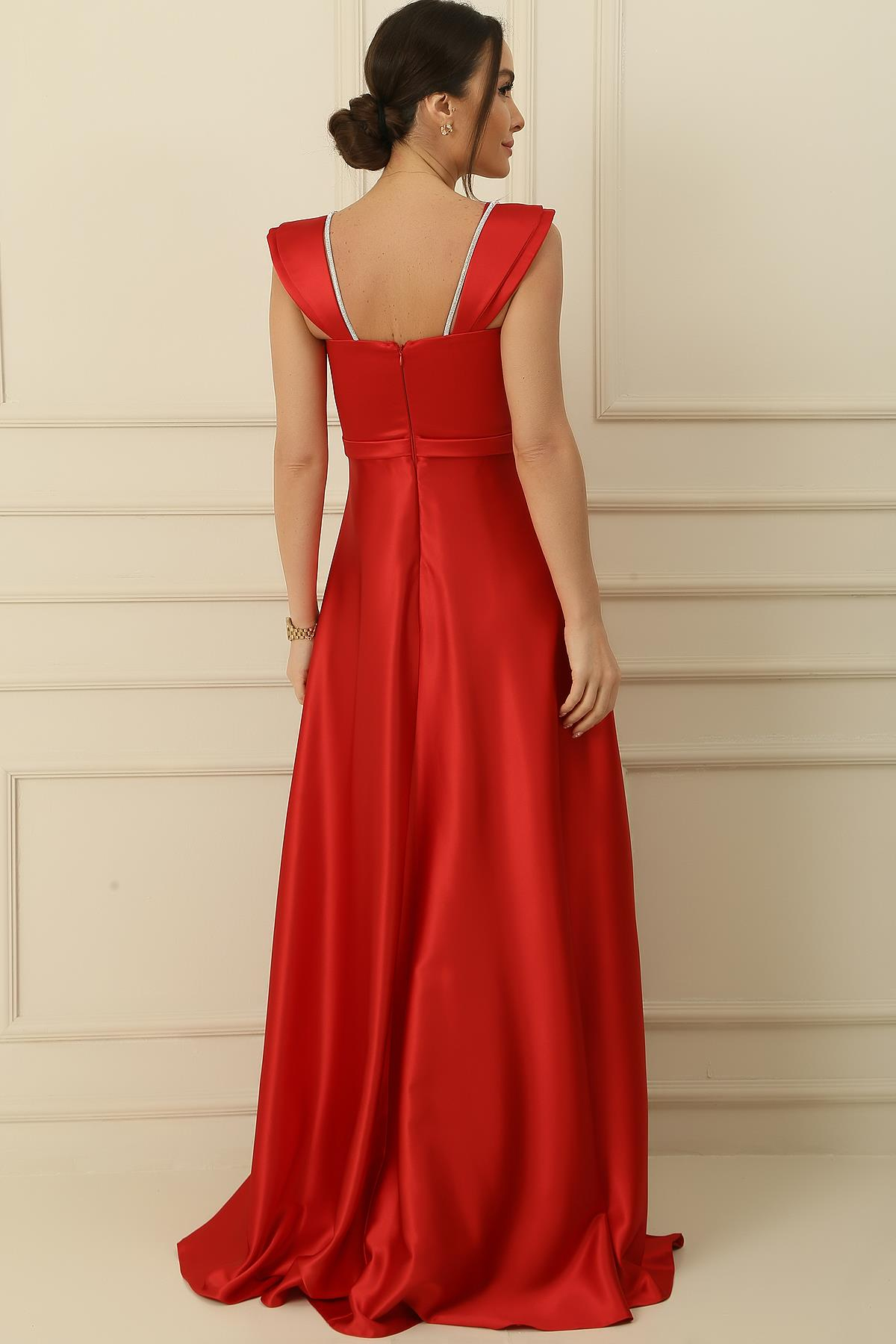 S-24K1210001Askılı Taş Detaylı Kare Yaka Astarlı Uzun Saten Elbise