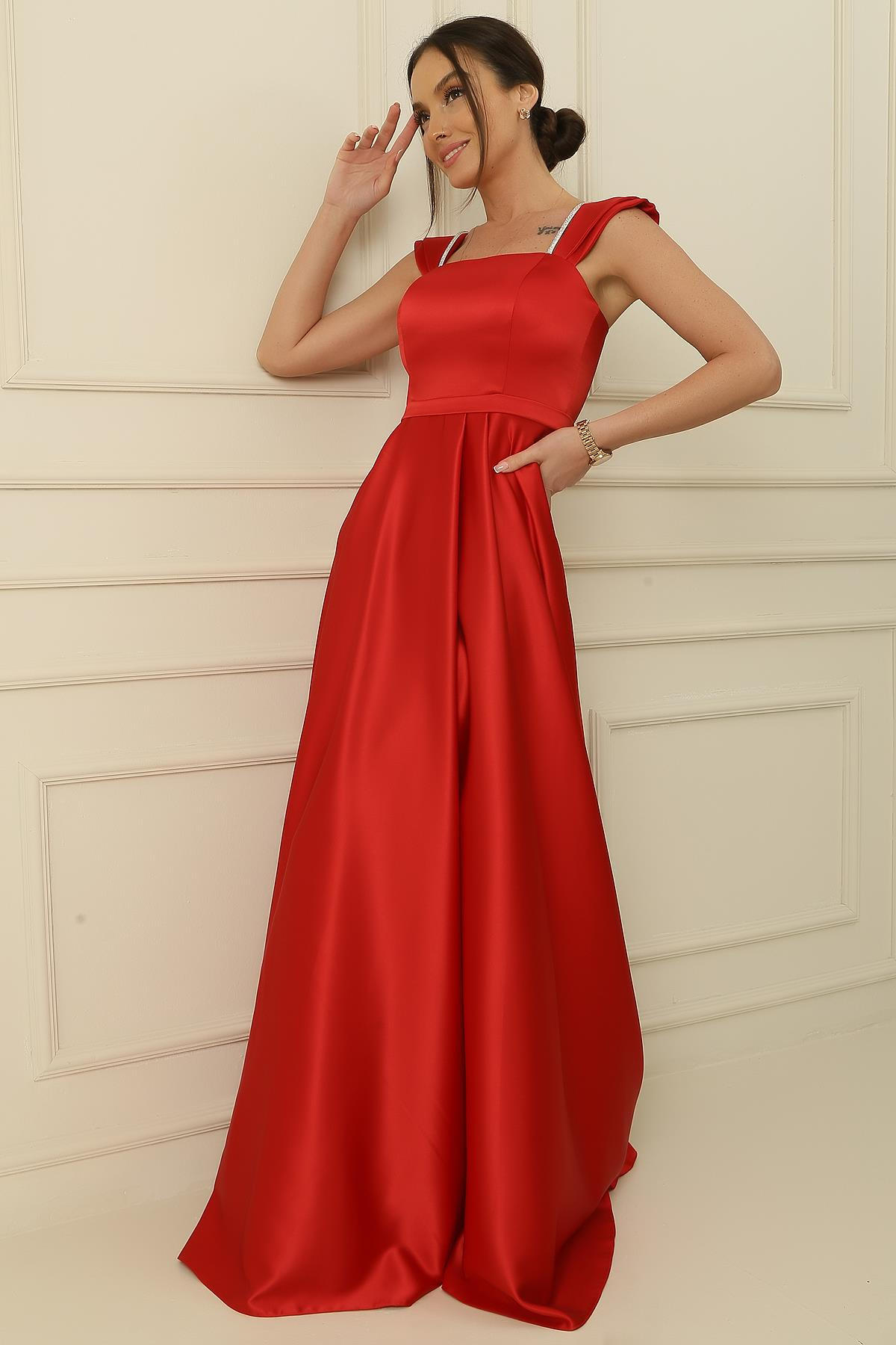 S-24K1210001Askılı Taş Detaylı Kare Yaka Astarlı Uzun Saten Elbise