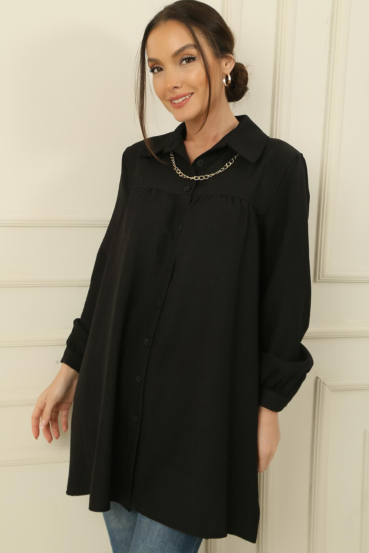 S-24K4160001Önü Robalı Zincir Kolyeli Büzgülü Gömlek