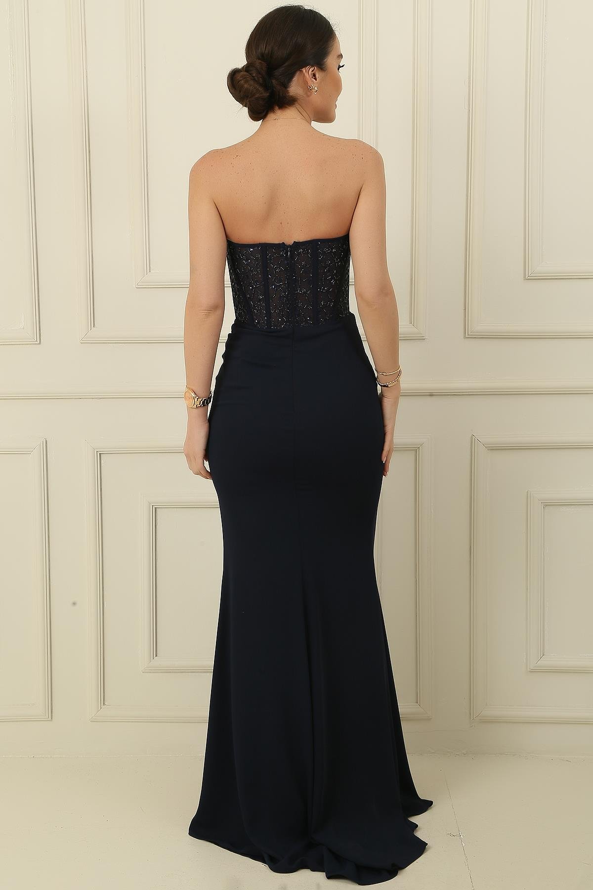 S-24K4240002Kadın Üstü Boncuk İşlemeli Balenli Transparan Önü Volanlı Yırtmaçlı Astarlı Uzun Elbise