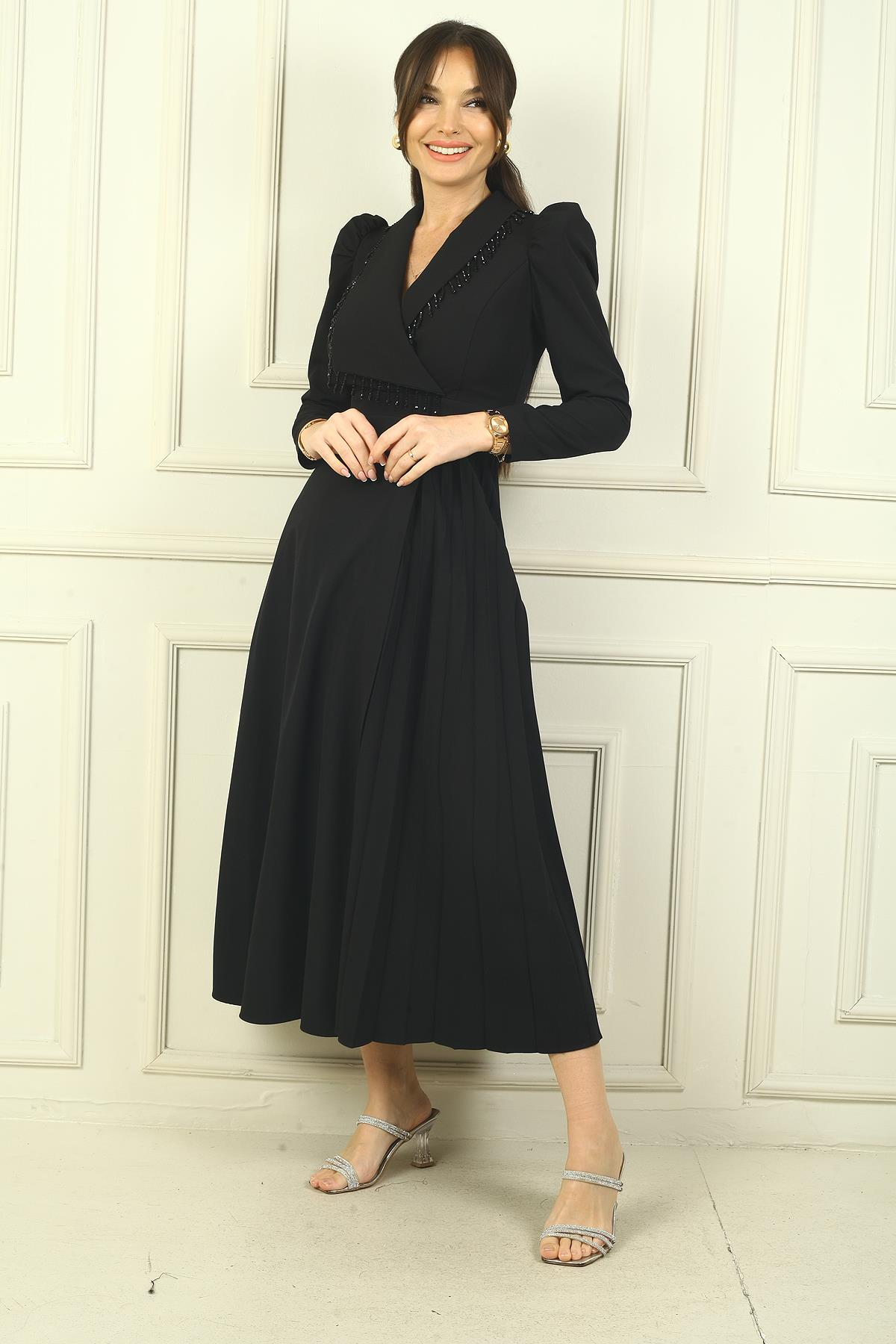 S-24Y0190011Kadın Boncuk Detaylı Kruvaze Yaka Pileli Kapaklı Geniş Beden Aralıklı Uzun Elbise