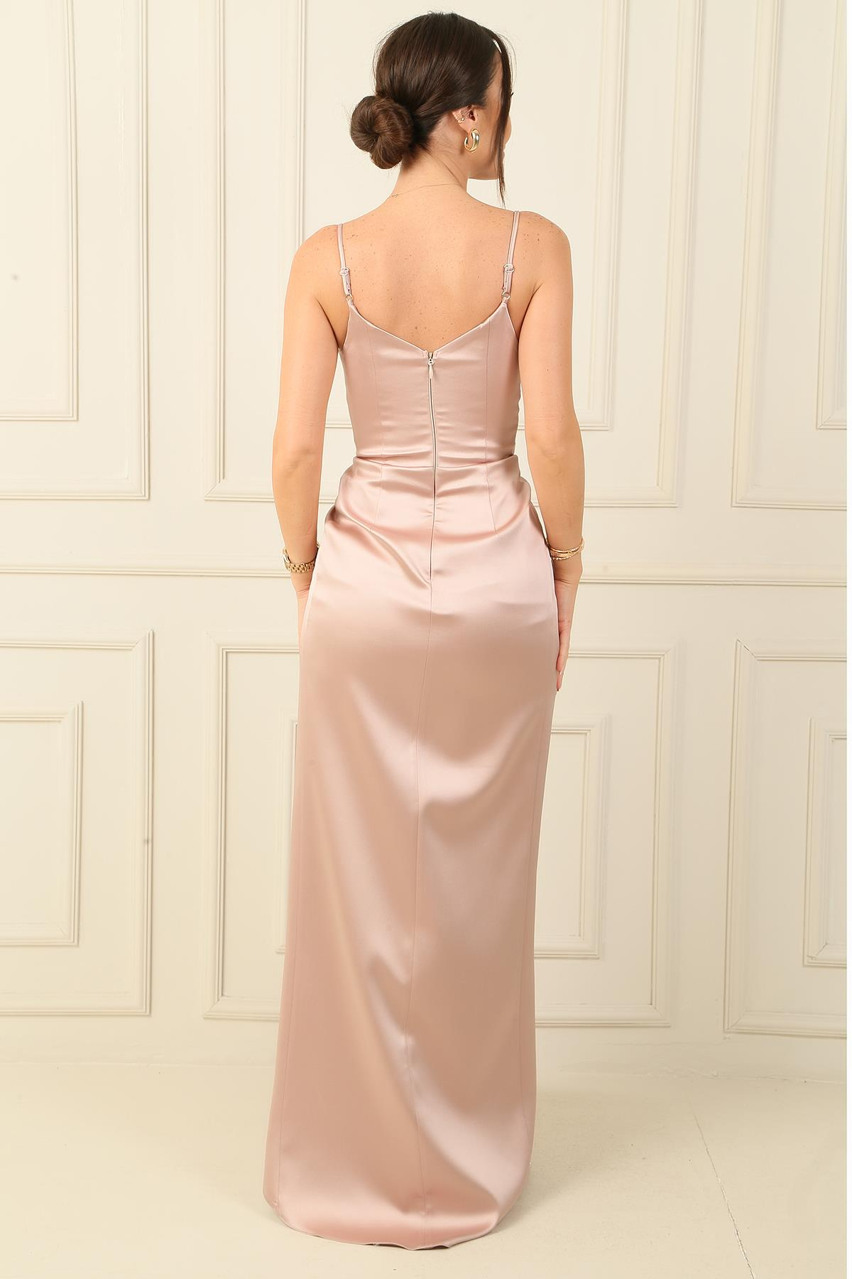 S-24Y0230031İp Askılı Kruvaze Yaka Beli Pileli astarlı Saten Uzun Abiye Elbise