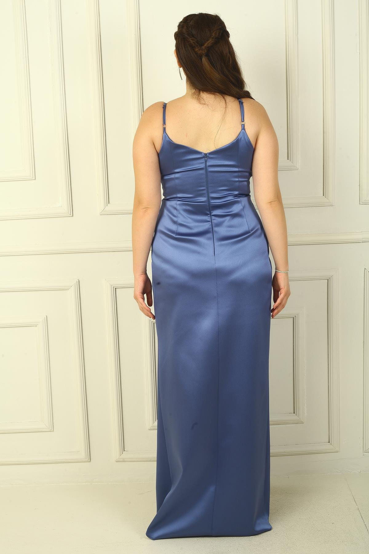 S-24Y0230031İp Askılı Kruvaze Yaka Beli Pileli astarlı Saten Uzun Abiye Elbise