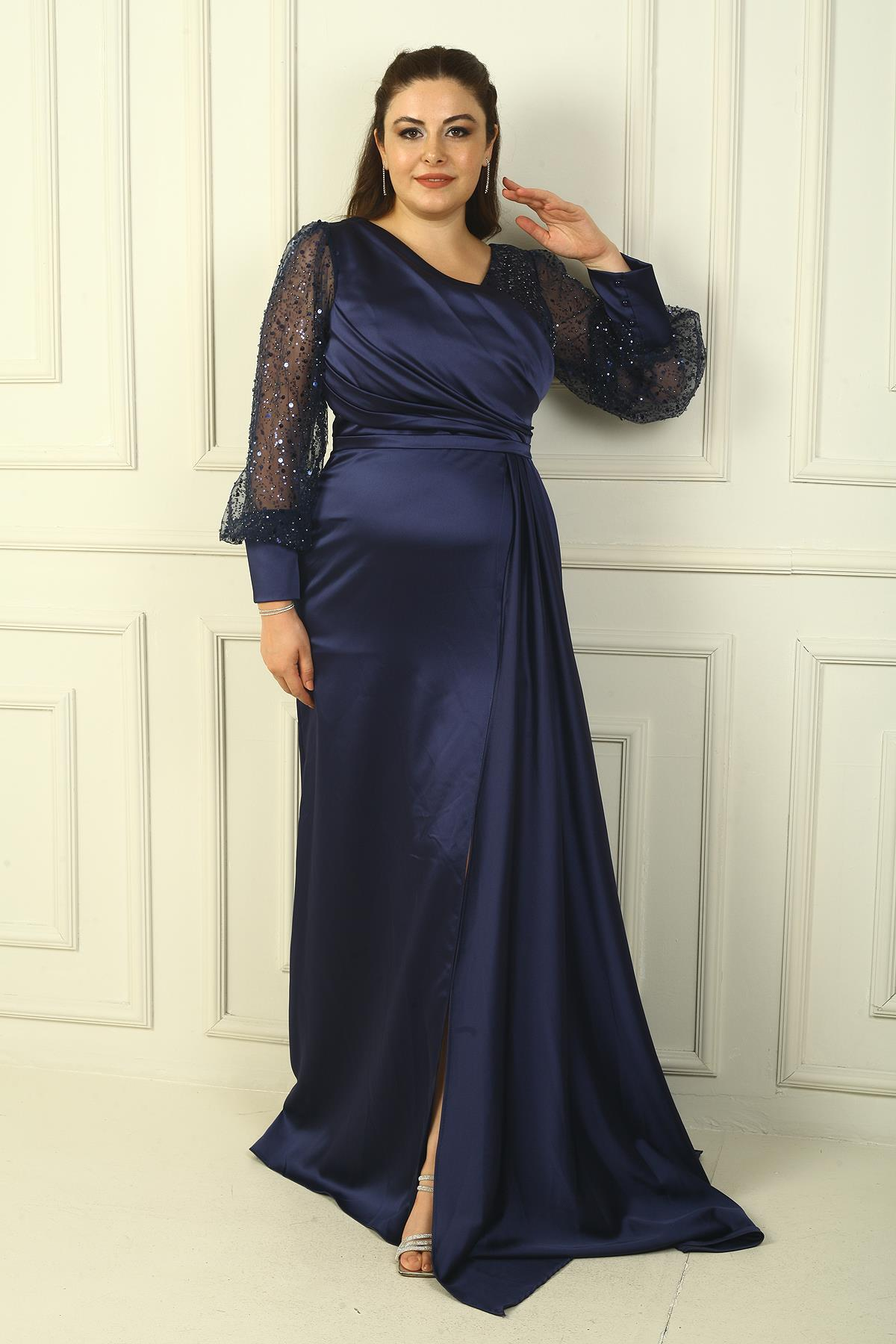 S-24Y0230032Göğsü Ve Yakası Boncuk İşlemeli Astarlı Büyük Beden Uzun Saten Abiye Elbise