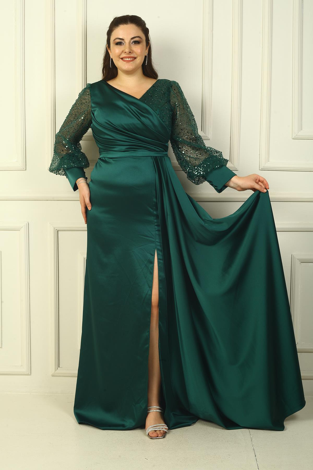 S-24Y0230032Göğsü Ve Yakası Boncuk İşlemeli Astarlı Büyük Beden Uzun Saten Abiye Elbise