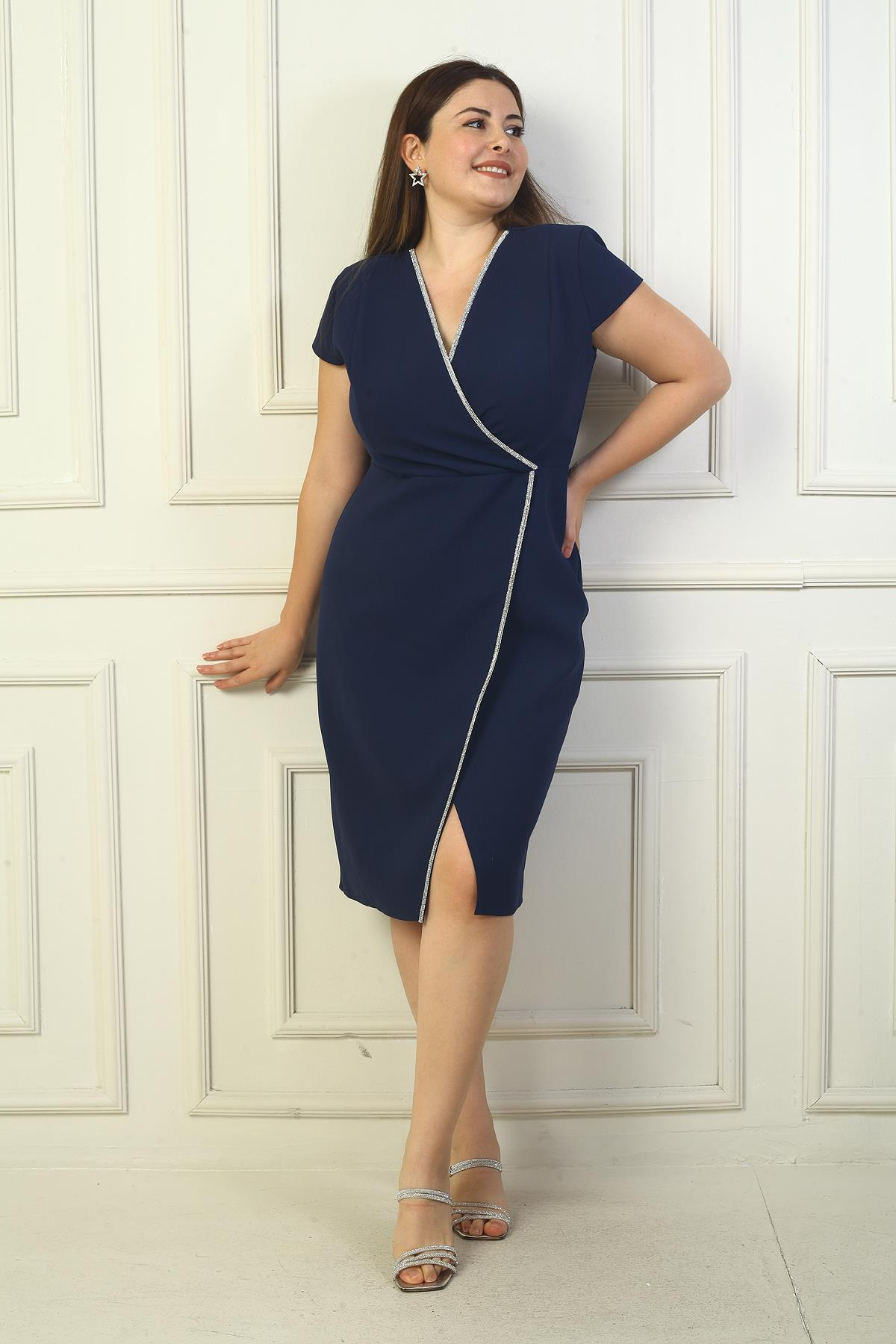 S-24Y0230040Kadın Kruvaze Yaka Yarım Ay Kollu Taş Detaylı Önü Yırtmaçlı B.B. Elbise