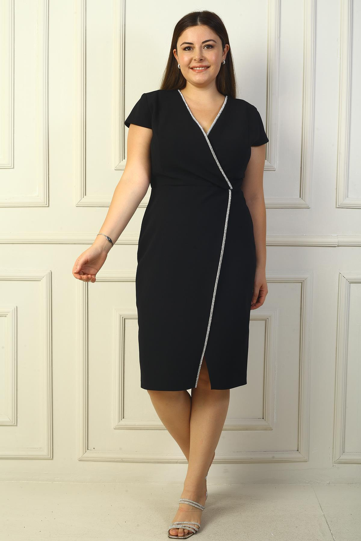 S-24Y0230040Kadın Kruvaze Yaka Yarım Ay Kollu Taş Detaylı Önü Yırtmaçlı B.B. Elbise