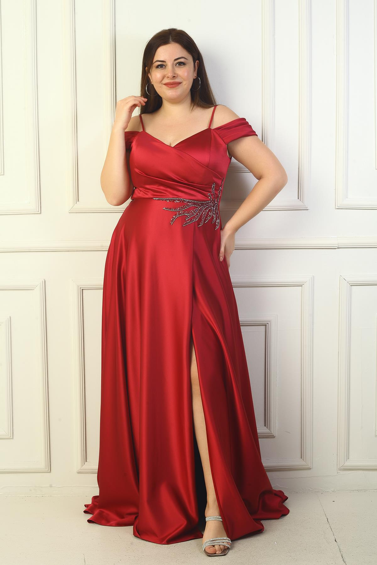 S-24Y0230045Kadın Ön Arka V Yaka İp Askılı Düşük Kol Taş İşlemeli Astarlı Büyük Beden Uzun Saten Abiye Elbise