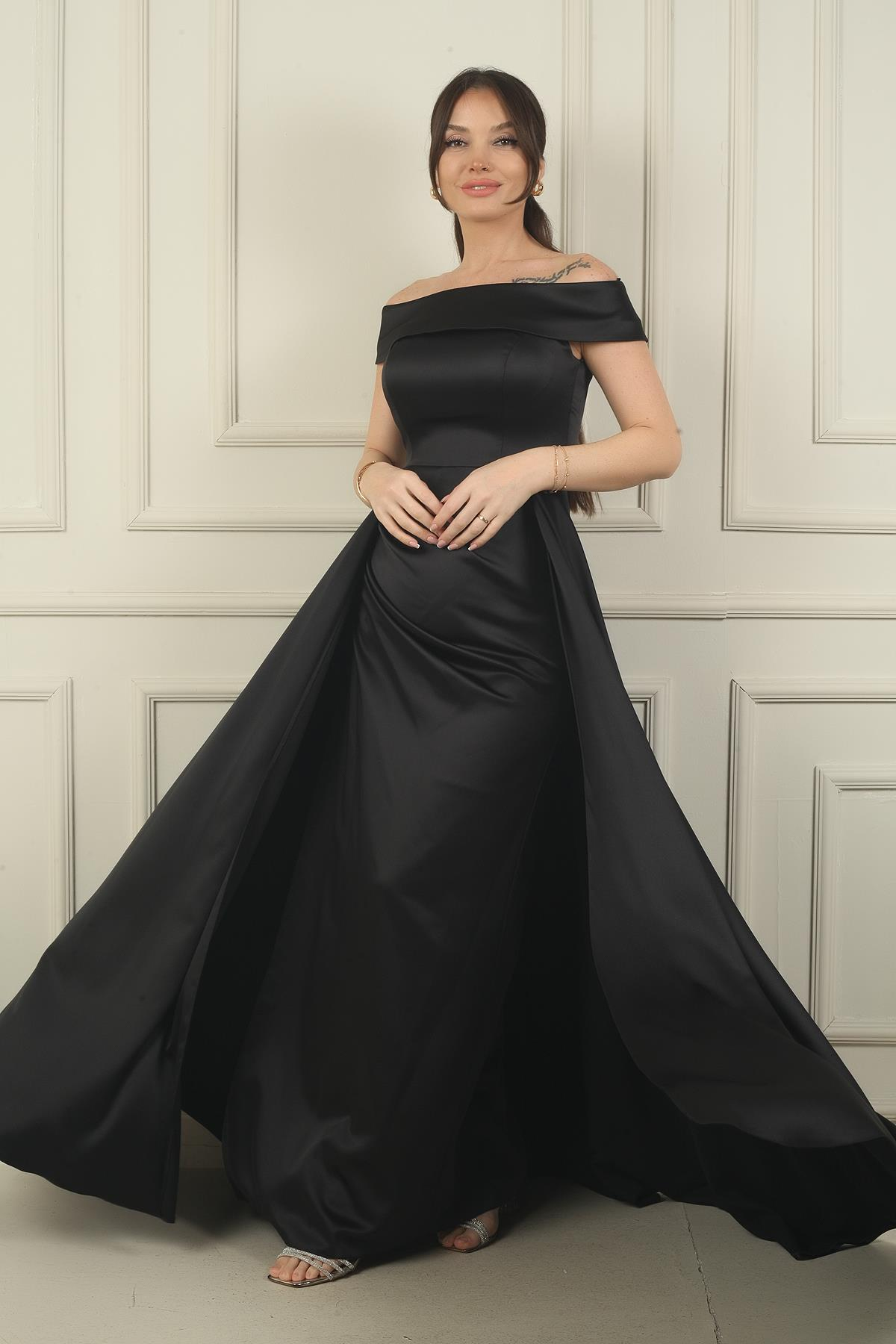 S-24Y0230052Kadın Madonna Yaka Önü Büzgülü Astarlı Pelerinli Saten Uzun Elbise