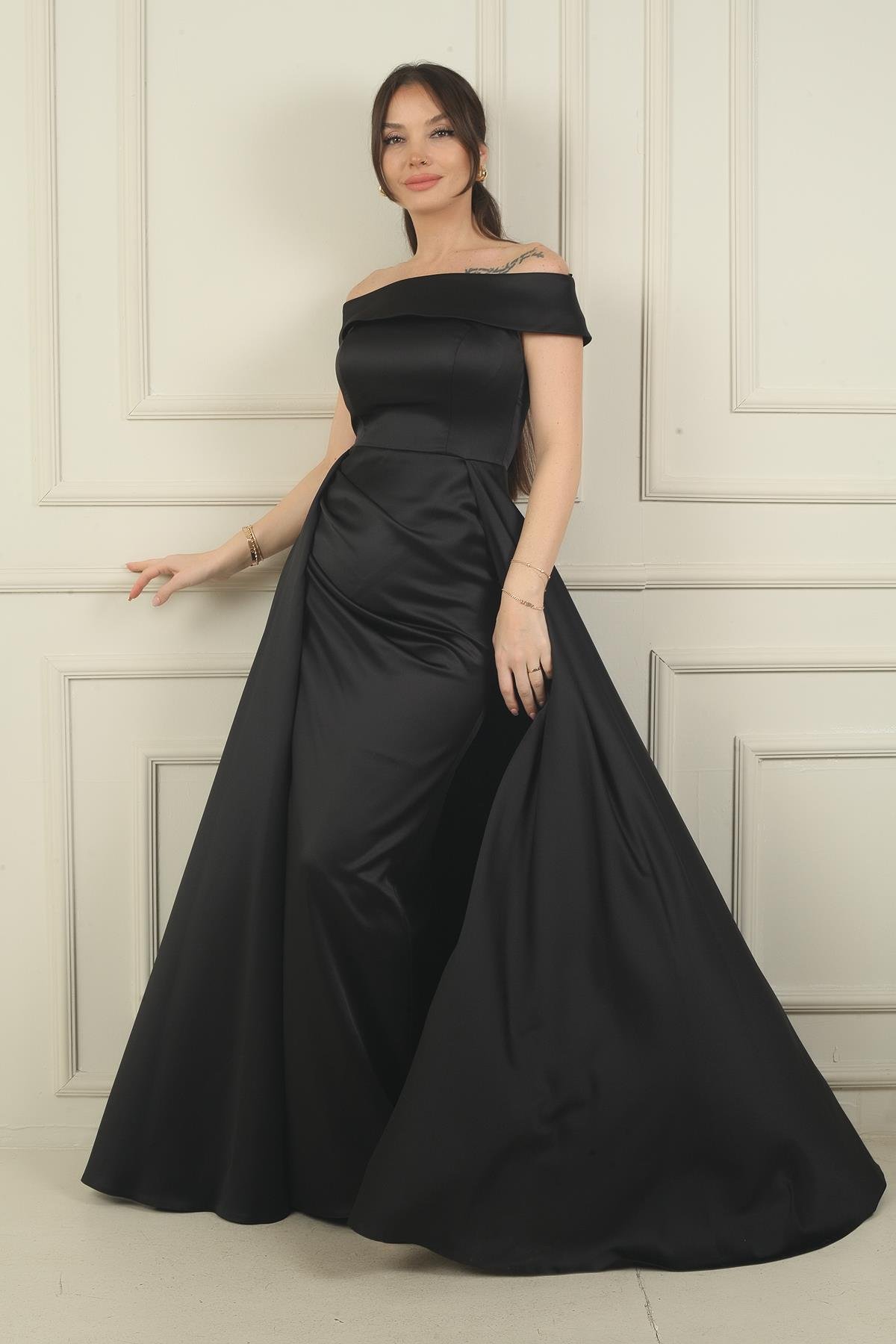 S-24Y0230052Kadın Madonna Yaka Önü Büzgülü Astarlı Pelerinli Saten Uzun Elbise