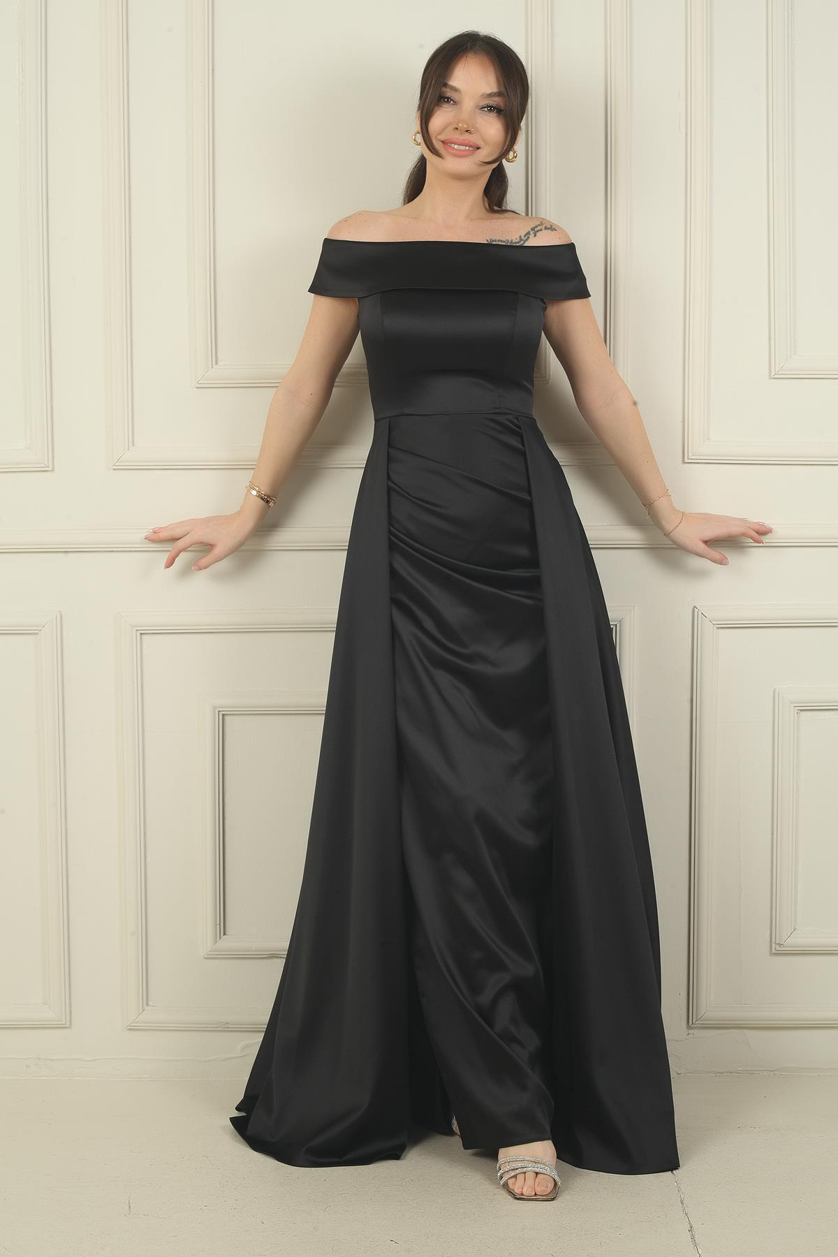 S-24Y0230052Kadın Madonna Yaka Önü Büzgülü Astarlı Pelerinli Saten Uzun Elbise