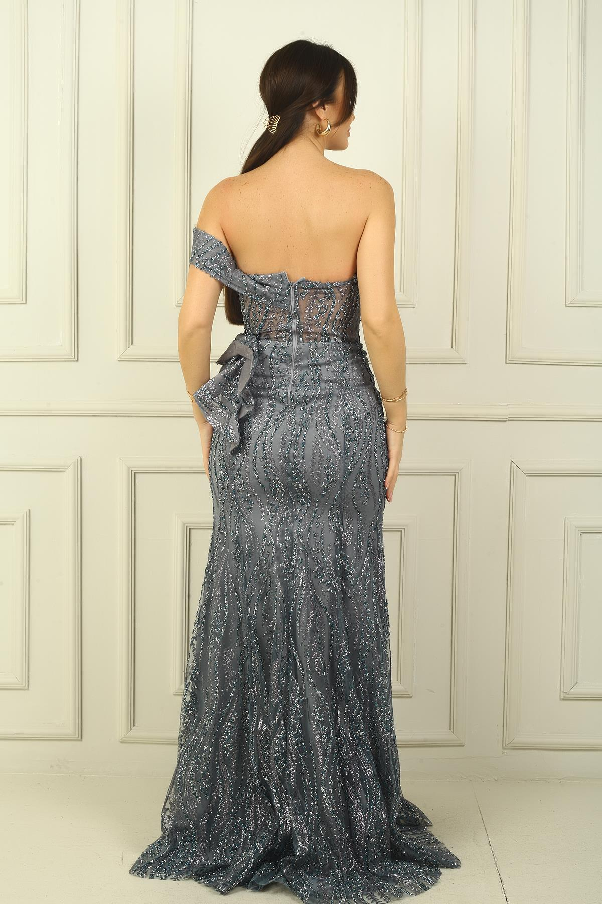 S-24Y0490021Kadın Düşük Tek Omuzlu Volanlı Astarlı Simli-Taşlı Uzun Abiye Elbise