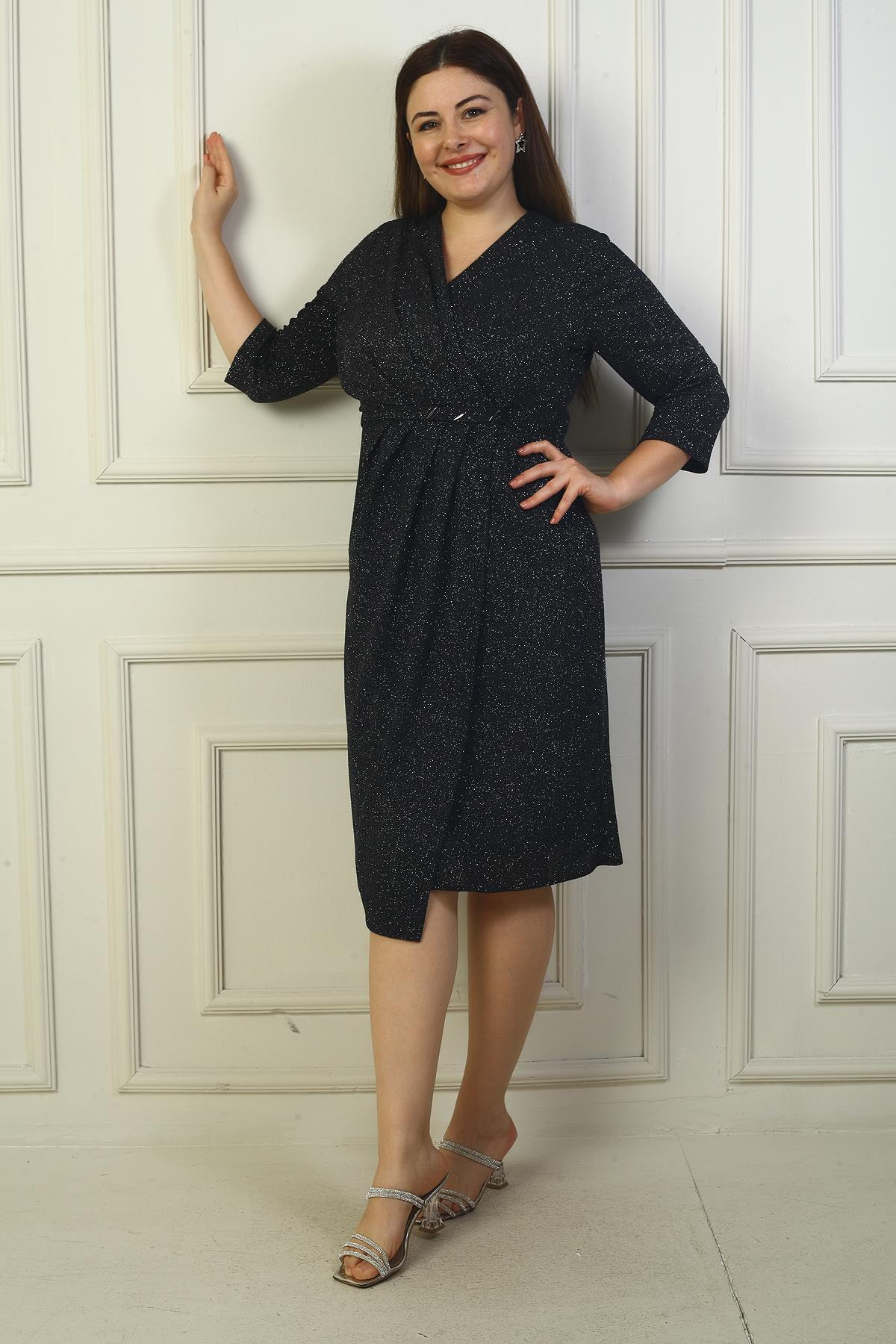 S-24Y0910004Kadın Kruvaze Yaka Uzun Kollu Astarlı Pileli Beli Aksesuar Detaylı Büyük Beden Simli Kısa Elbise