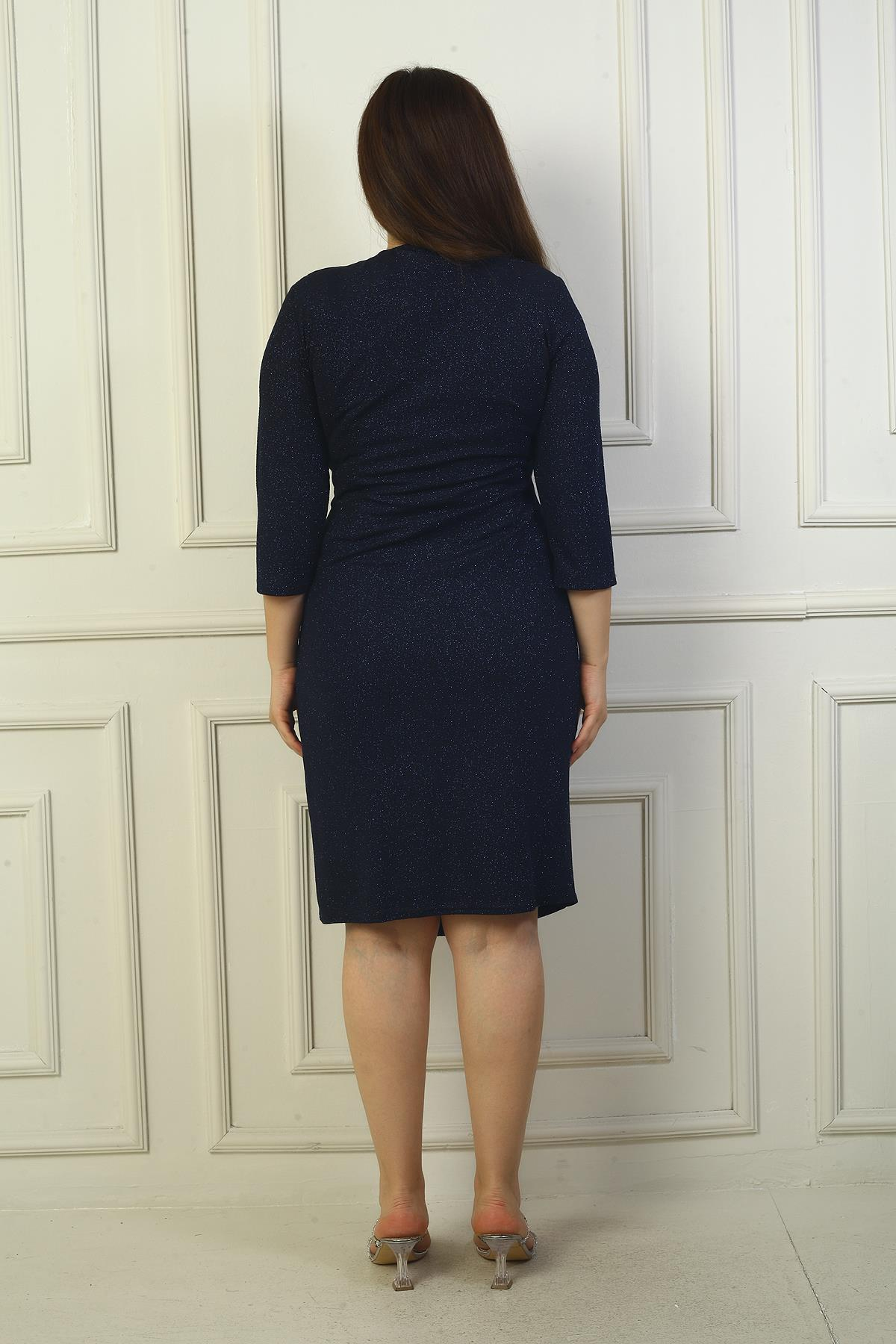 S-24Y0910004Kadın Kruvaze Yaka Uzun Kollu Astarlı Pileli Beli Aksesuar Detaylı Büyük Beden Simli Kısa Elbise