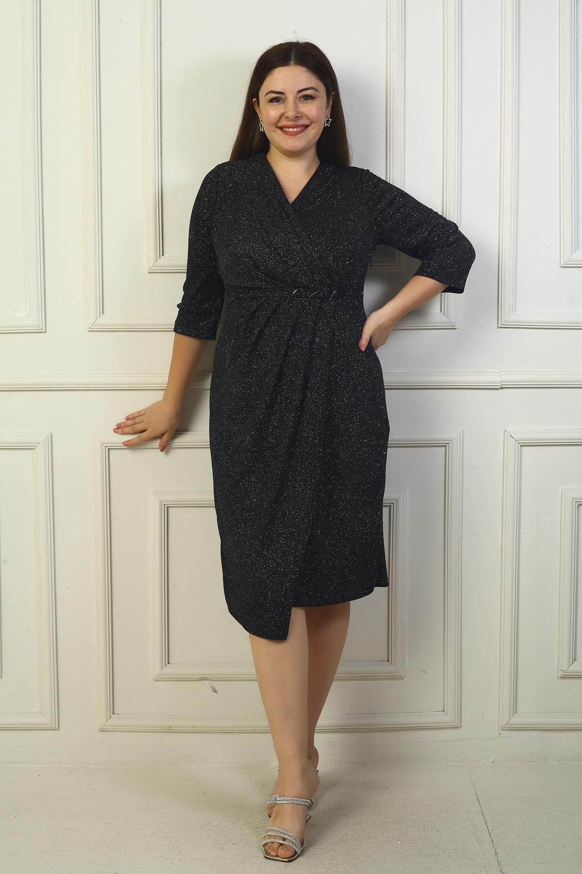 S-24Y0910004Kadın Kruvaze Yaka Uzun Kollu Astarlı Pileli Beli Aksesuar Detaylı Büyük Beden Simli Kısa Elbise