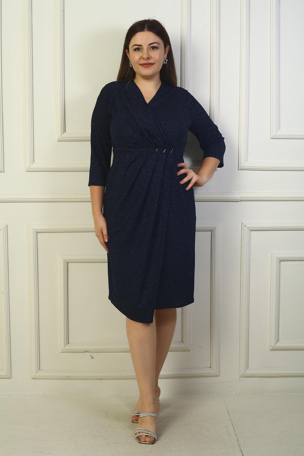 S-24Y0910004Kadın Kruvaze Yaka Uzun Kollu Astarlı Pileli Beli Aksesuar Detaylı Büyük Beden Simli Kısa Elbise