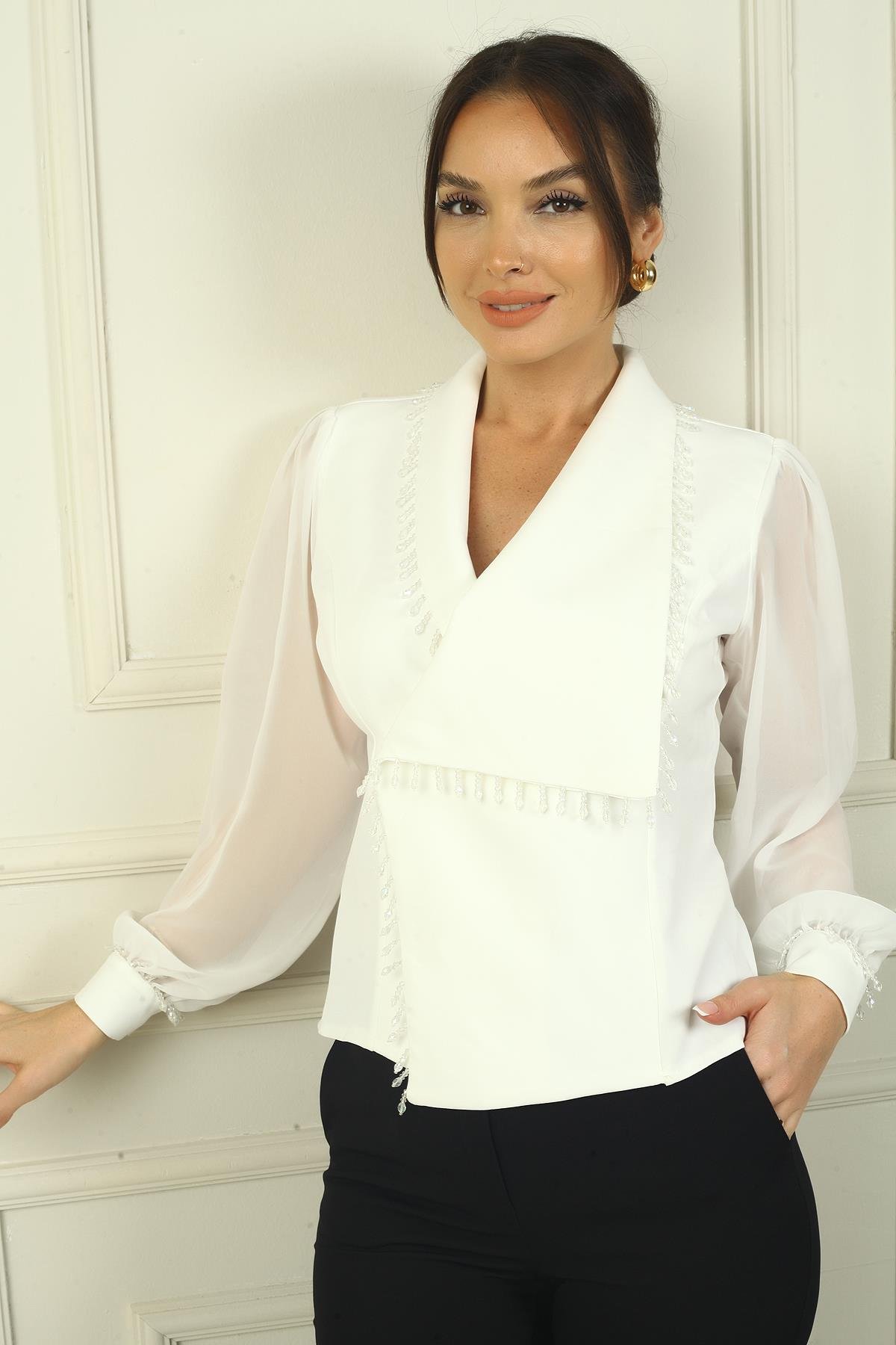 S-24Y1030023Kadın Kruvaze Yaka Şifon Uzun Kollu Boncuk Detaylı Düğmeli Bluz