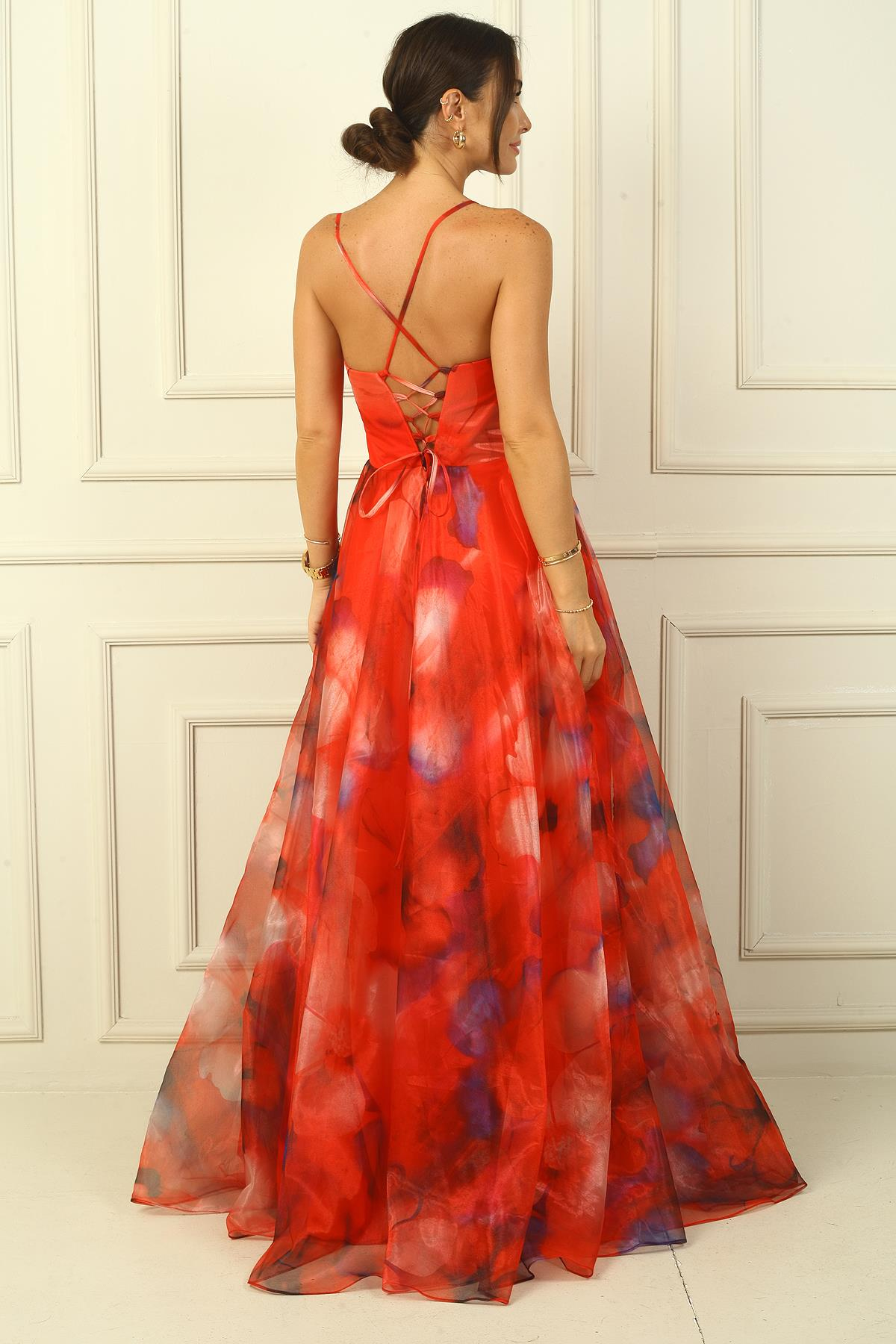 S-24Y1210002Kadın İp Askılı Arkası Bağcıklı Önü Drapeli Çiçekli Organze Uzun Elbise