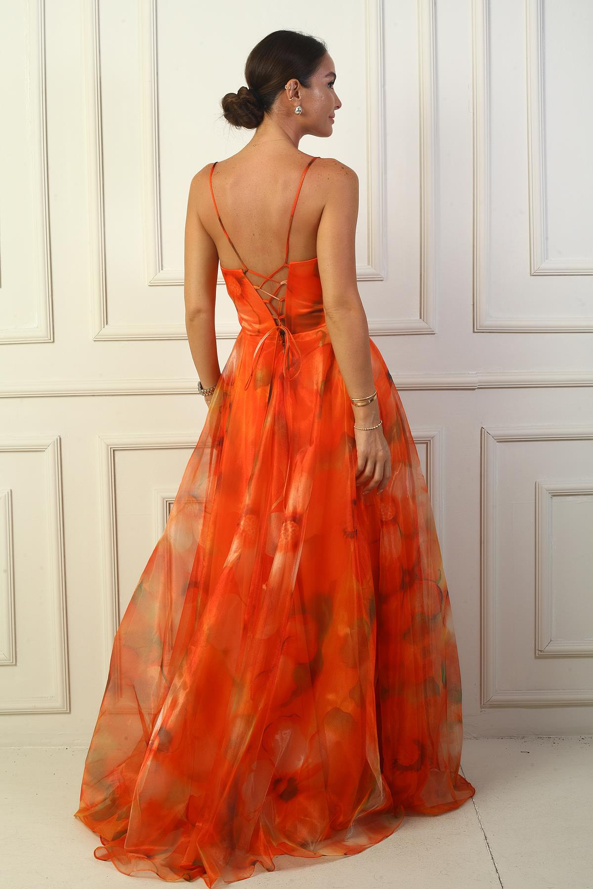 S-24Y1210002Kadın İp Askılı Arkası Bağcıklı Önü Drapeli Çiçekli Organze Uzun Elbise