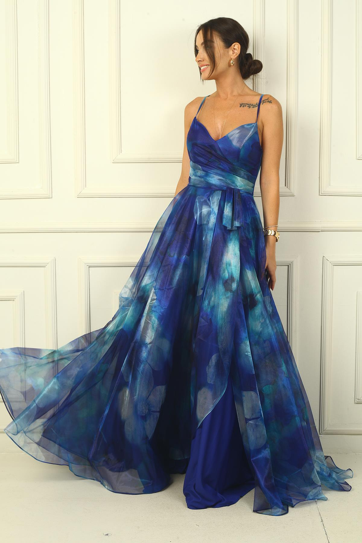 S-24Y1210002Kadın İp Askılı Arkası Bağcıklı Önü Drapeli Çiçekli Organze Uzun Elbise