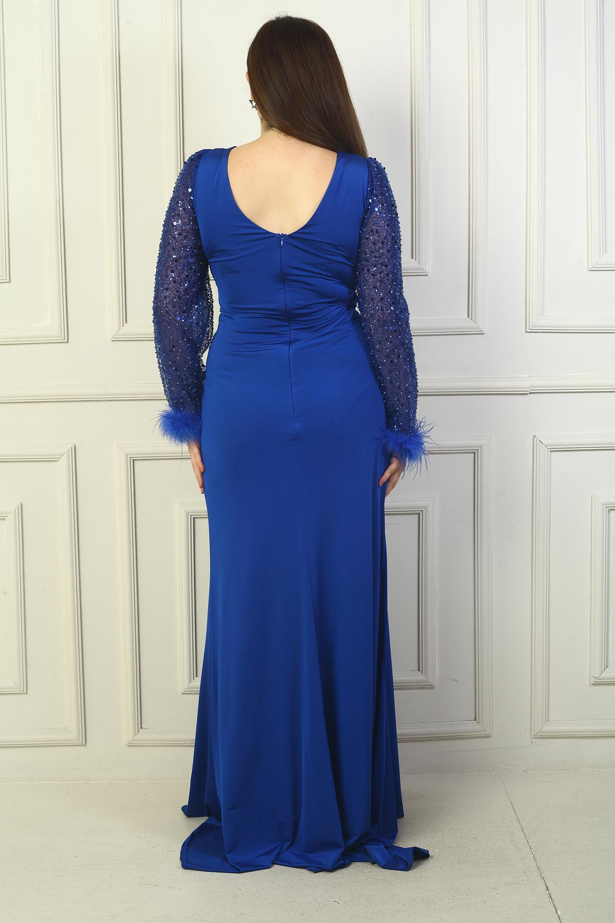 S-24Y1210004Kadın Kruvaze Yaka Önü Drapeli Boncuk-Pul Detaylı Uçları Tüylü Tül Kollu Astarllı Büyük Beden Sandy Uzun Abiye Elbise