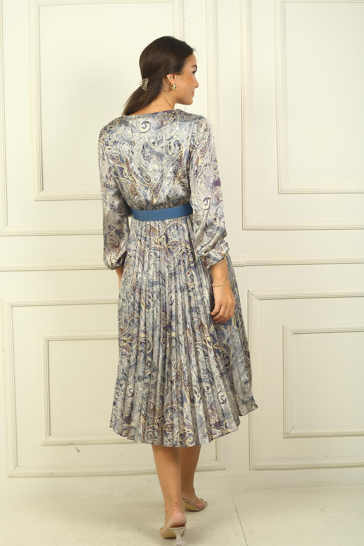 S-24Y1520036Kadın Kruvaze Yaka Beli Kemerli Astarlı Şal Desen Piliseli Saten Elbise