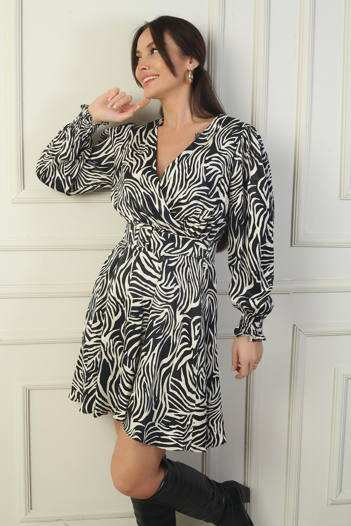 S-24Y1520059Kadın Kruvaze Yaka Beli Kemerli Astarlı Zebra Desen Kısa Saten Elbise