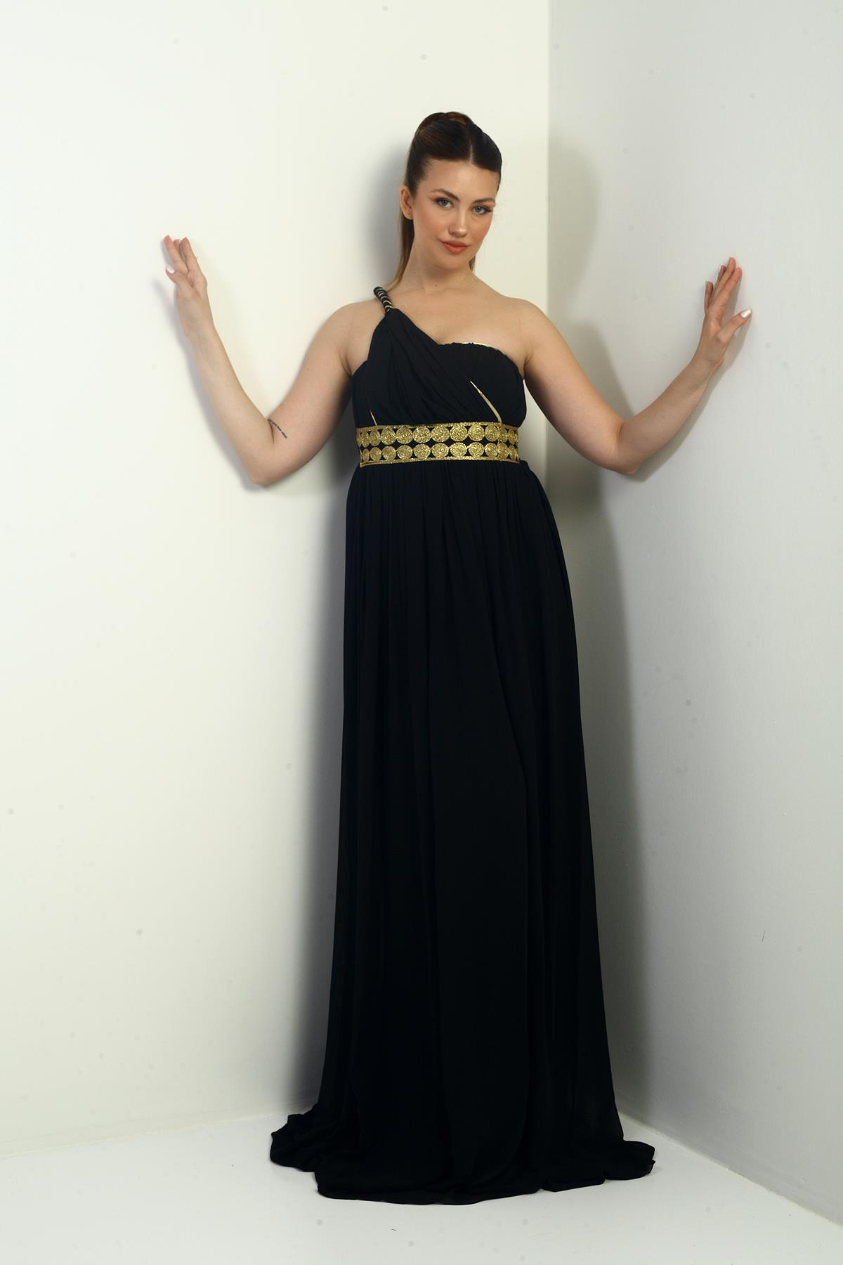 S-24Y1650001Kadın Tek Omuz Askılı Önü Hasır Astarlı Şifon Uzun Elbise