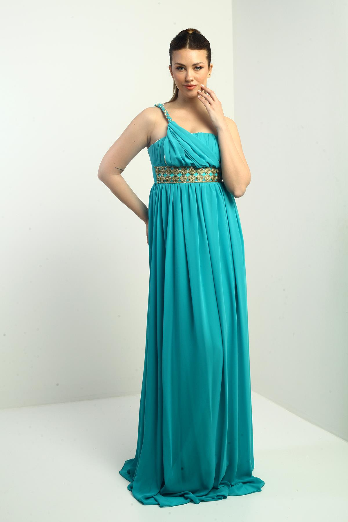 S-24Y1650001Kadın Tek Omuz Askılı Önü Hasır Astarlı Şifon Uzun Elbise