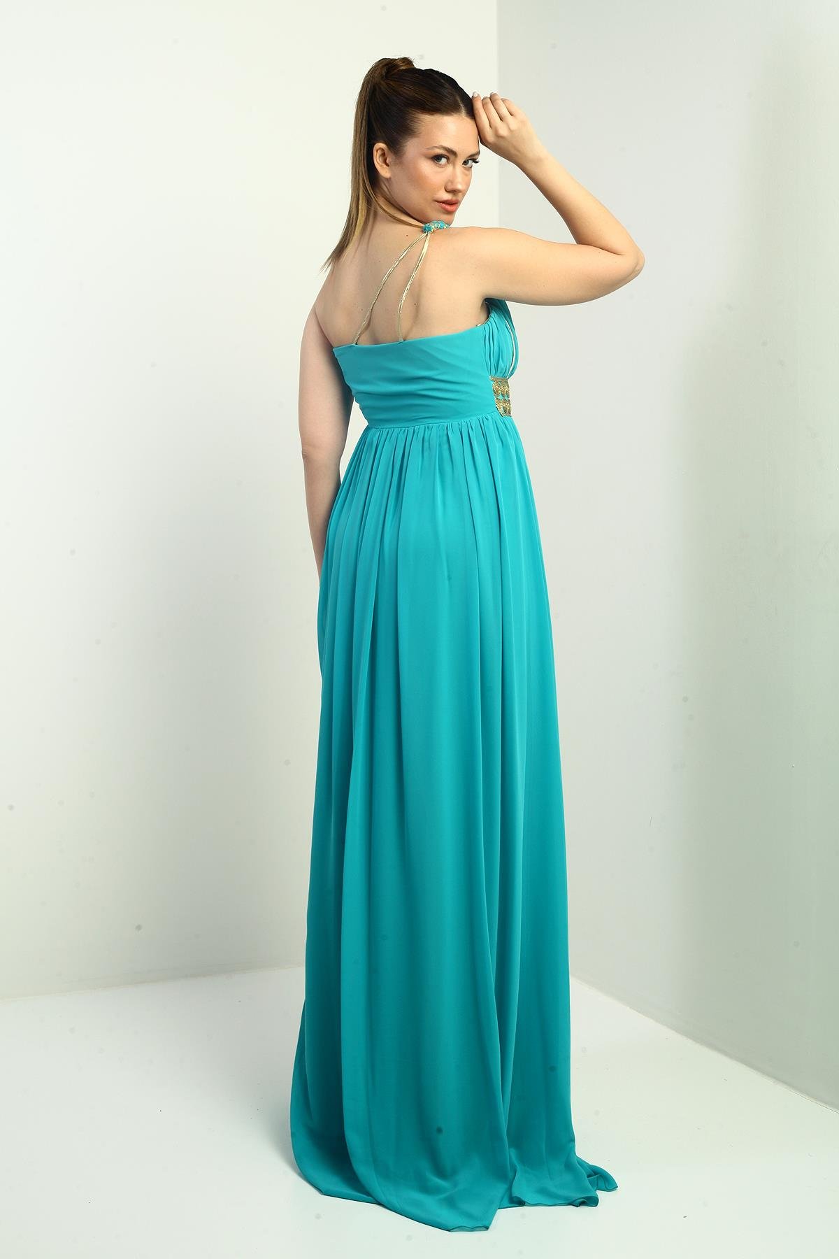 S-24Y1650001Kadın Tek Omuz Askılı Önü Hasır Astarlı Şifon Uzun Elbise