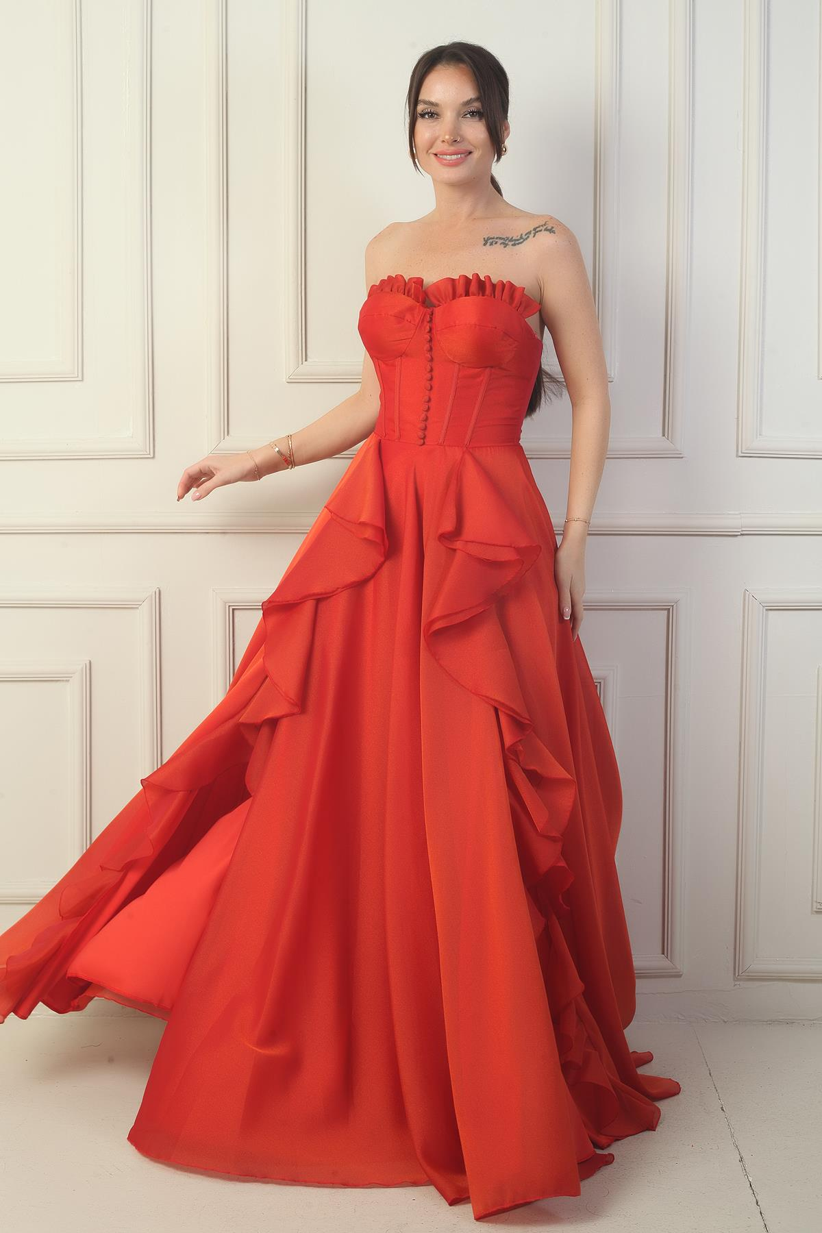 S-24Y1650013Kadın Straplez Önü Düğmeli Arkası Bağcıklı Eteği Fırfırlın Uzun Abiye Elbise