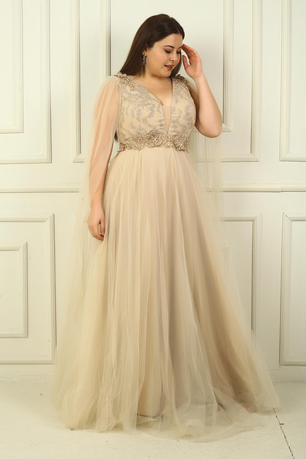 S-24Y1650014Kadın Ön Arka V Yaka Üstü Boncuk İşlemeli Geniş Beden Aralıklı Uzun Tül Abiye Elbise