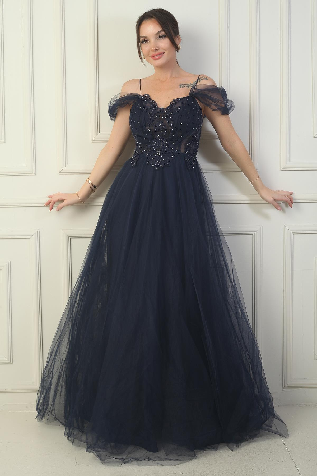 S-24Y1650016Kadın Ön Arka V Yaka Astarlı Düşük Kollu Üstü Aplike İşleme Prenses Abiye Elbise