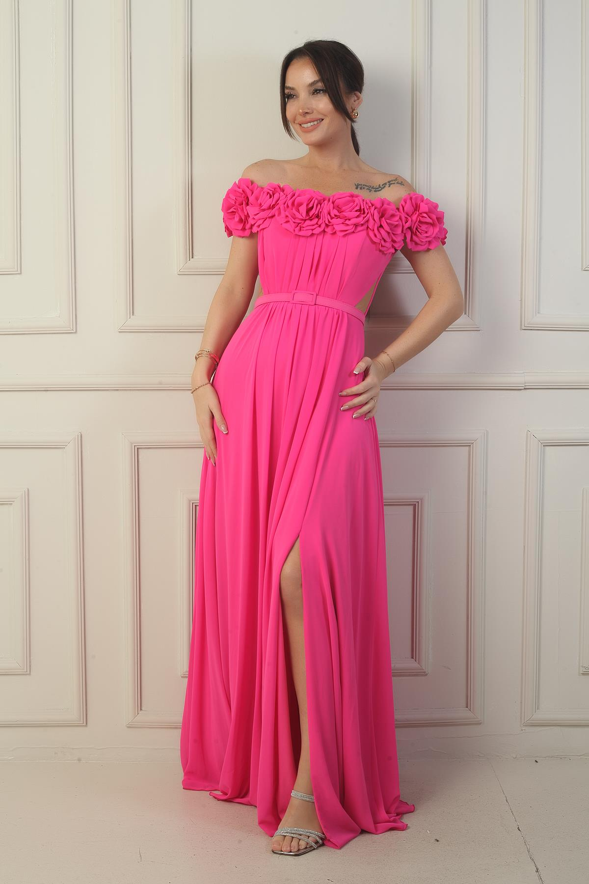 S-24Y1650022Kadın Yakası Lazer Kesim Çiçek Astarlı Beli Kemerli Uzun Şifon Elbise