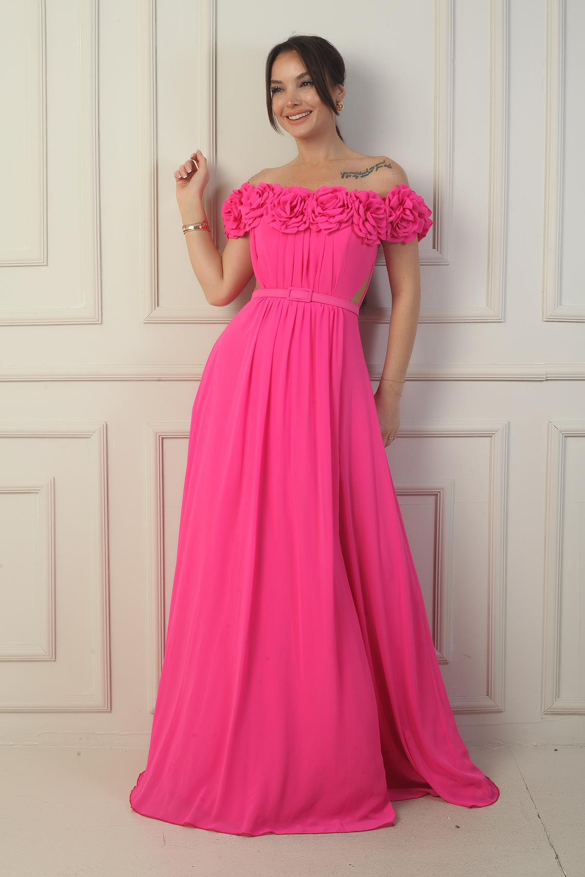 S-24Y1650022Kadın Yakası Lazer Kesim Çiçek Astarlı Beli Kemerli Uzun Şifon Elbise