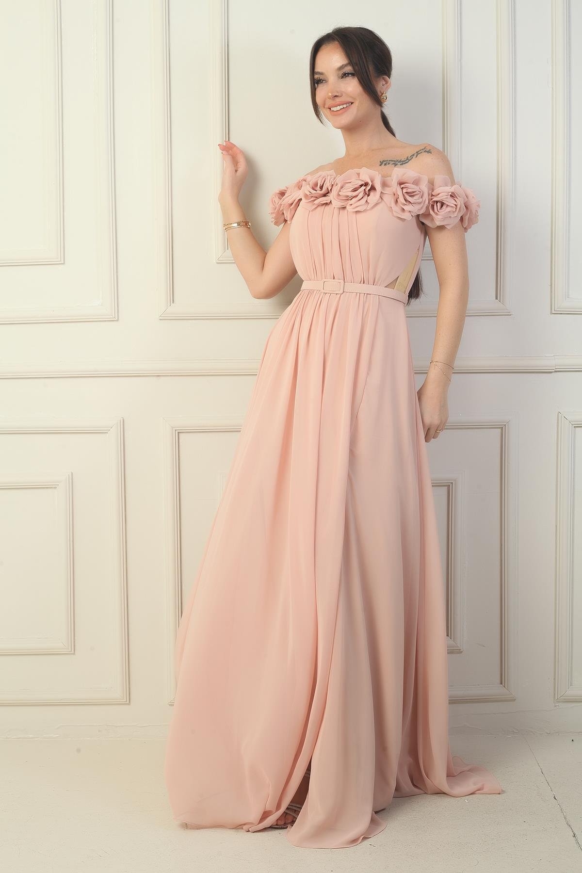 S-24Y1650022Kadın Yakası Lazer Kesim Çiçek Astarlı Beli Kemerli Uzun Şifon Elbise