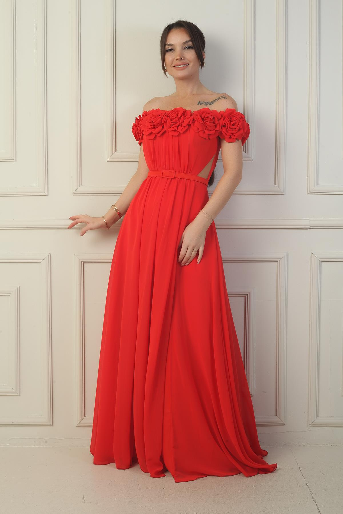 S-24Y1650022Kadın Yakası Lazer Kesim Çiçek Astarlı Beli Kemerli Uzun Şifon Elbise