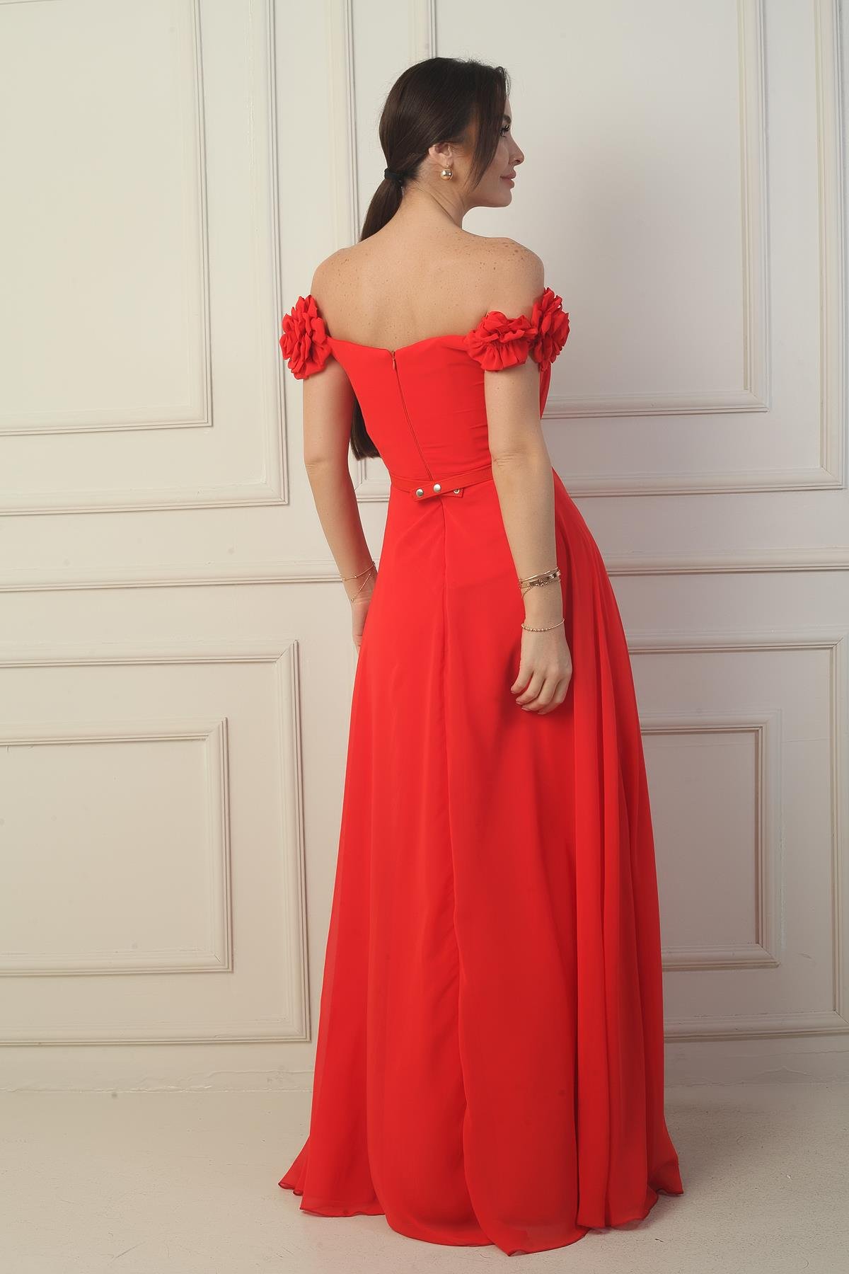 S-24Y1650022Kadın Yakası Lazer Kesim Çiçek Astarlı Beli Kemerli Uzun Şifon Elbise