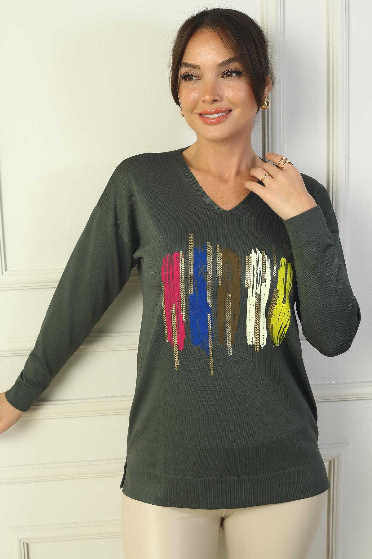 S-24Y1800003Kadın V Yaka Önü Baskılı Triko Kazak