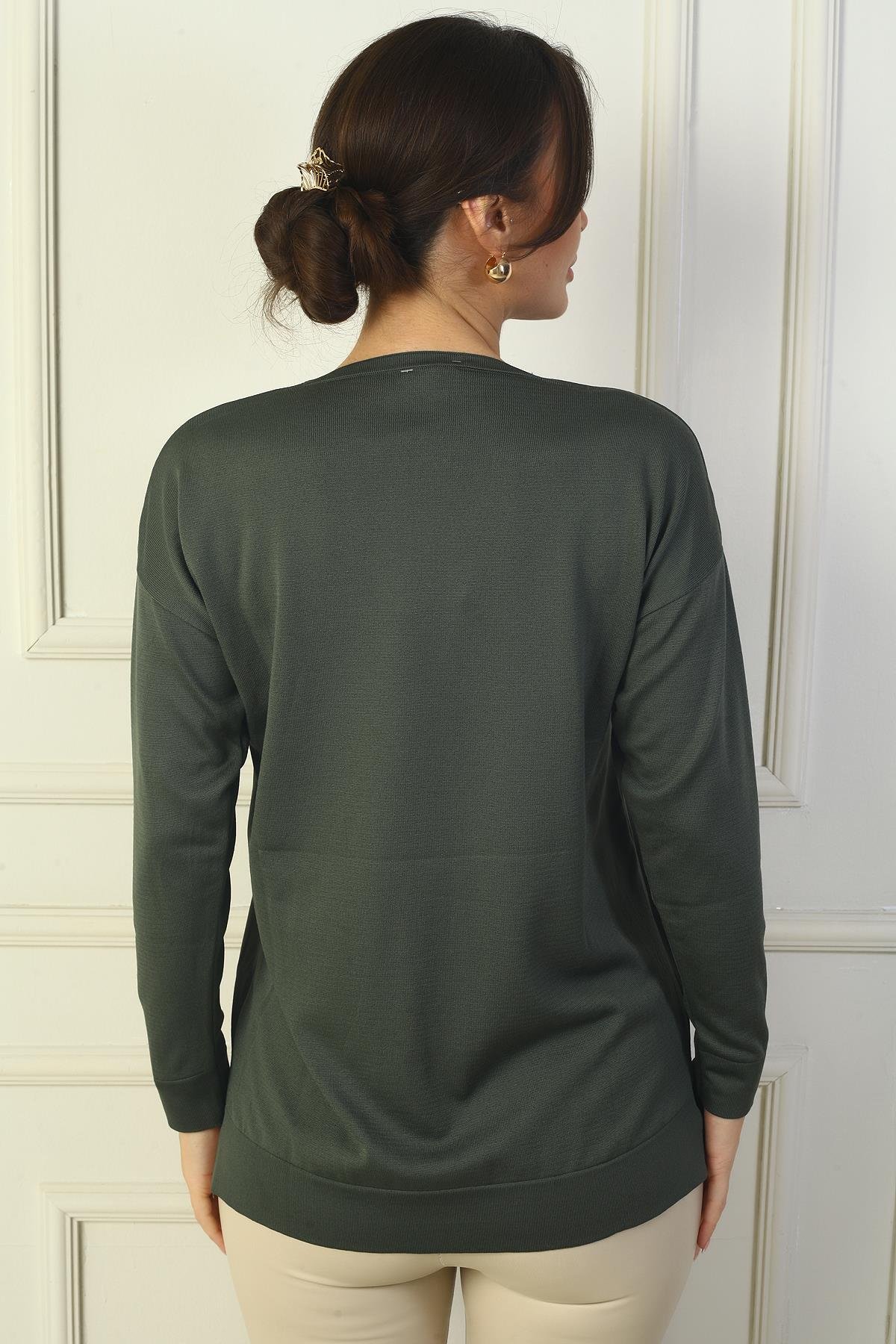 S-24Y1800003Kadın V Yaka Önü Baskılı Triko Kazak