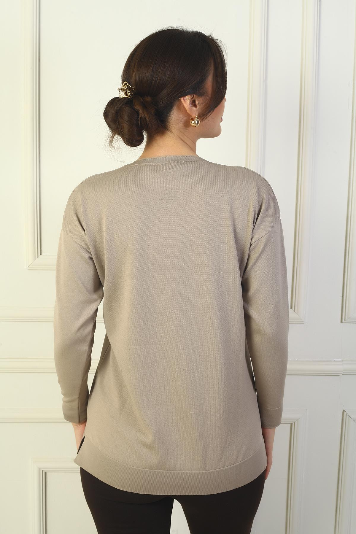 S-24Y1800003Kadın V Yaka Önü Baskılı Triko Kazak