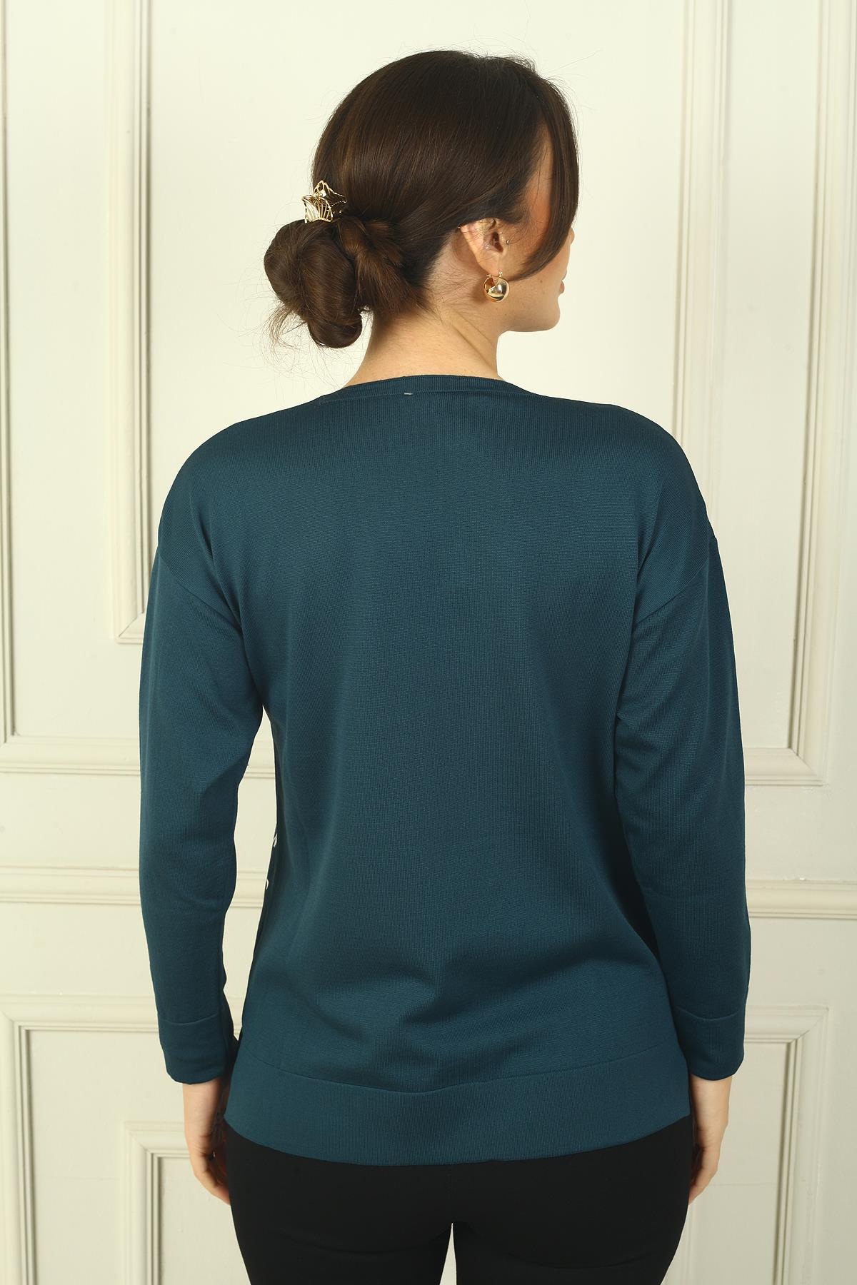 S-24Y1800008Kadın V Yaka Önü Varaklı Harf-Rakam Baskılı Yanları Yırtmaçlı Triko Kazak