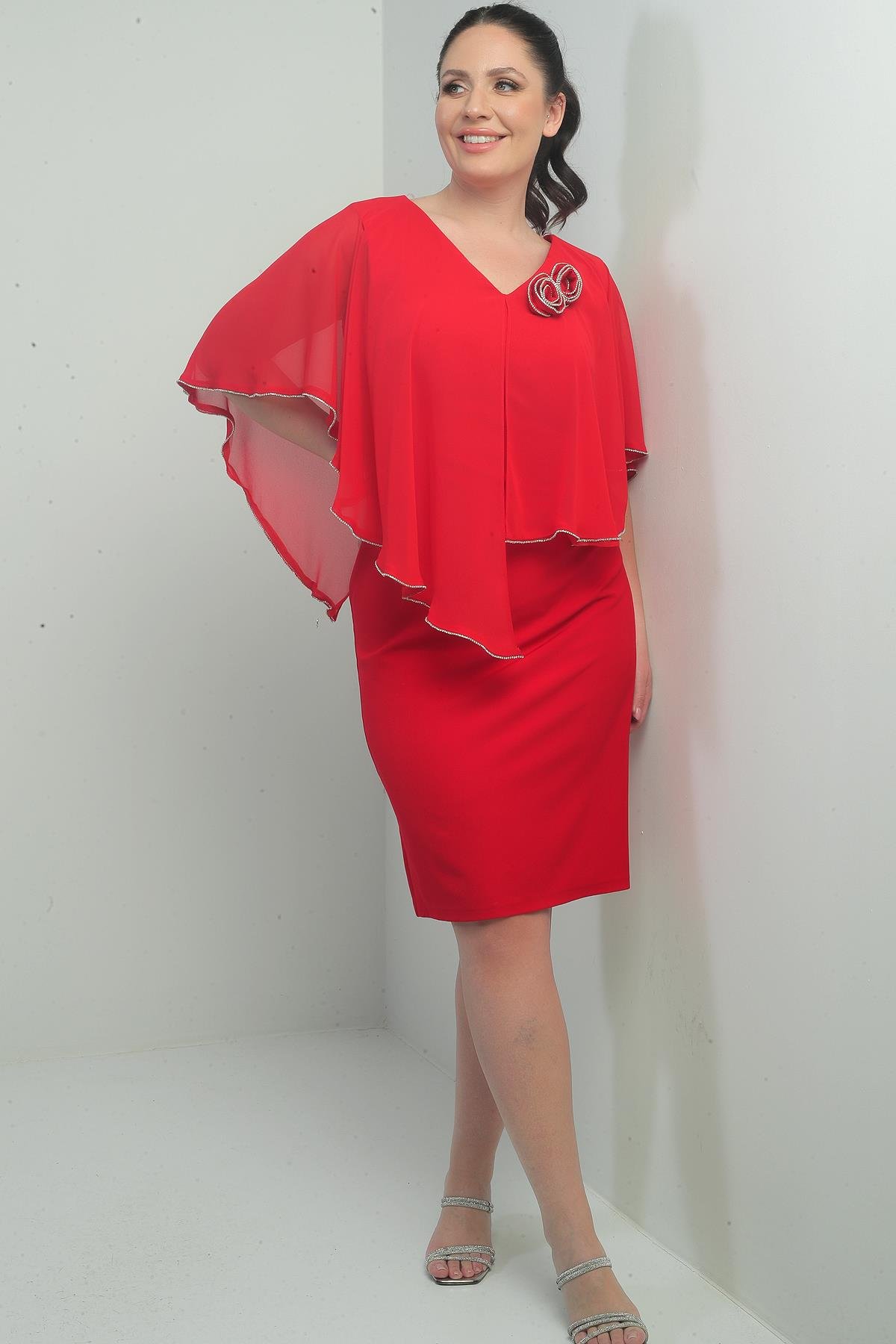 S-24Y2580032Kadın Ön Arka V Yaka Üstü Şifon Taş Detaylı Güllü Büyük Beden Krep Kısa Elbise