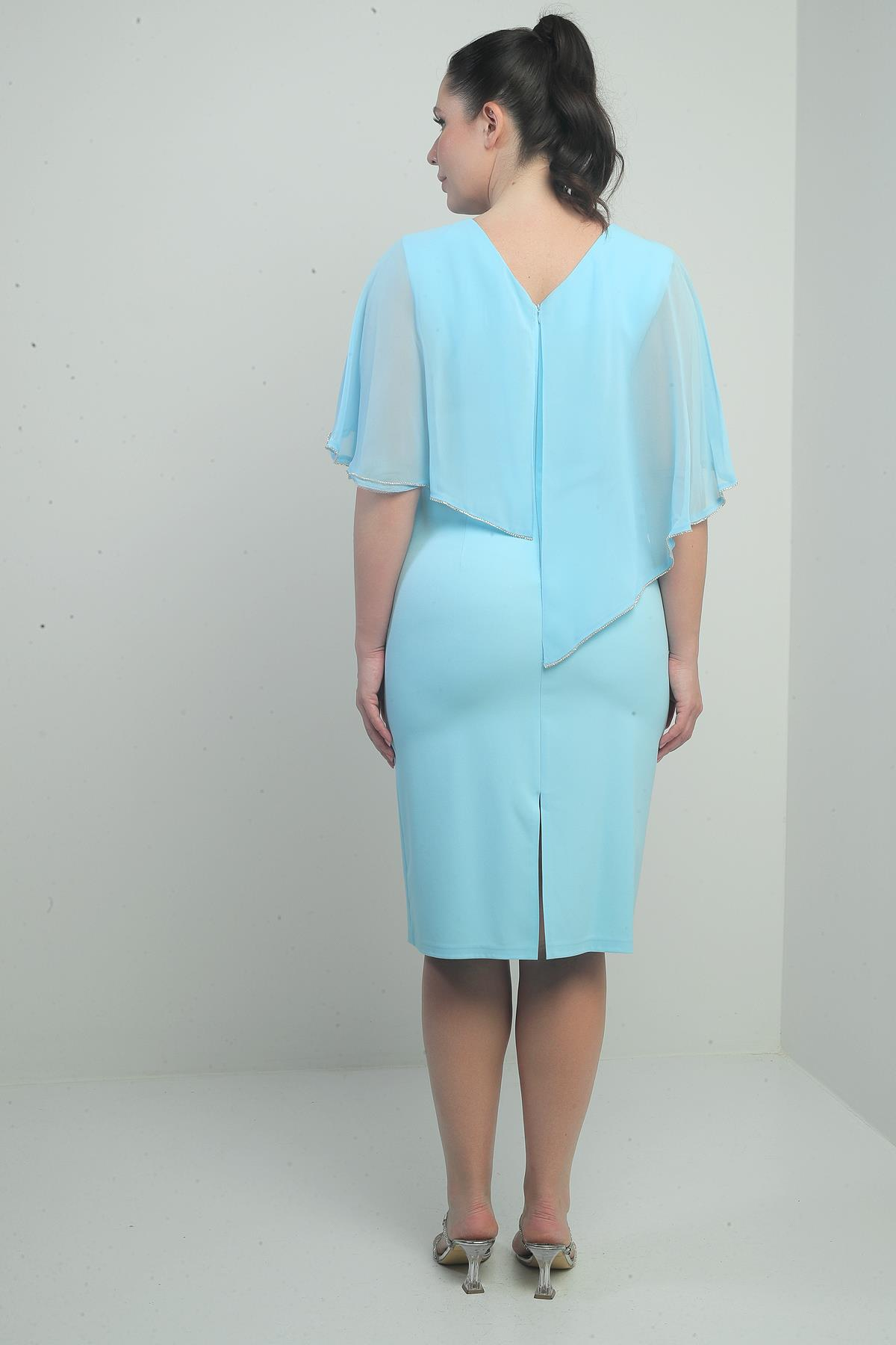 S-24Y2580032Kadın Ön Arka V Yaka Üstü Şifon Taş Detaylı Güllü Büyük Beden Krep Kısa Elbise