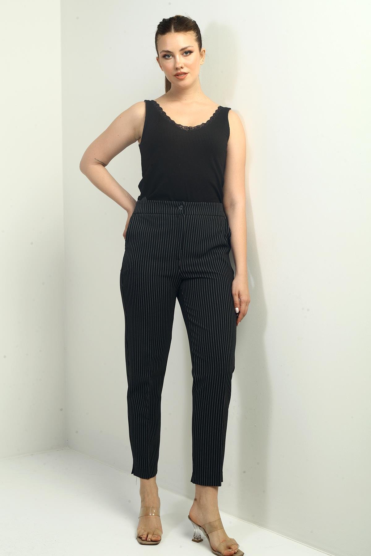 S-24Y2800017Kadın Beli Lastikli Cepli Boyuna Çizgili Dar Paça Pantolon