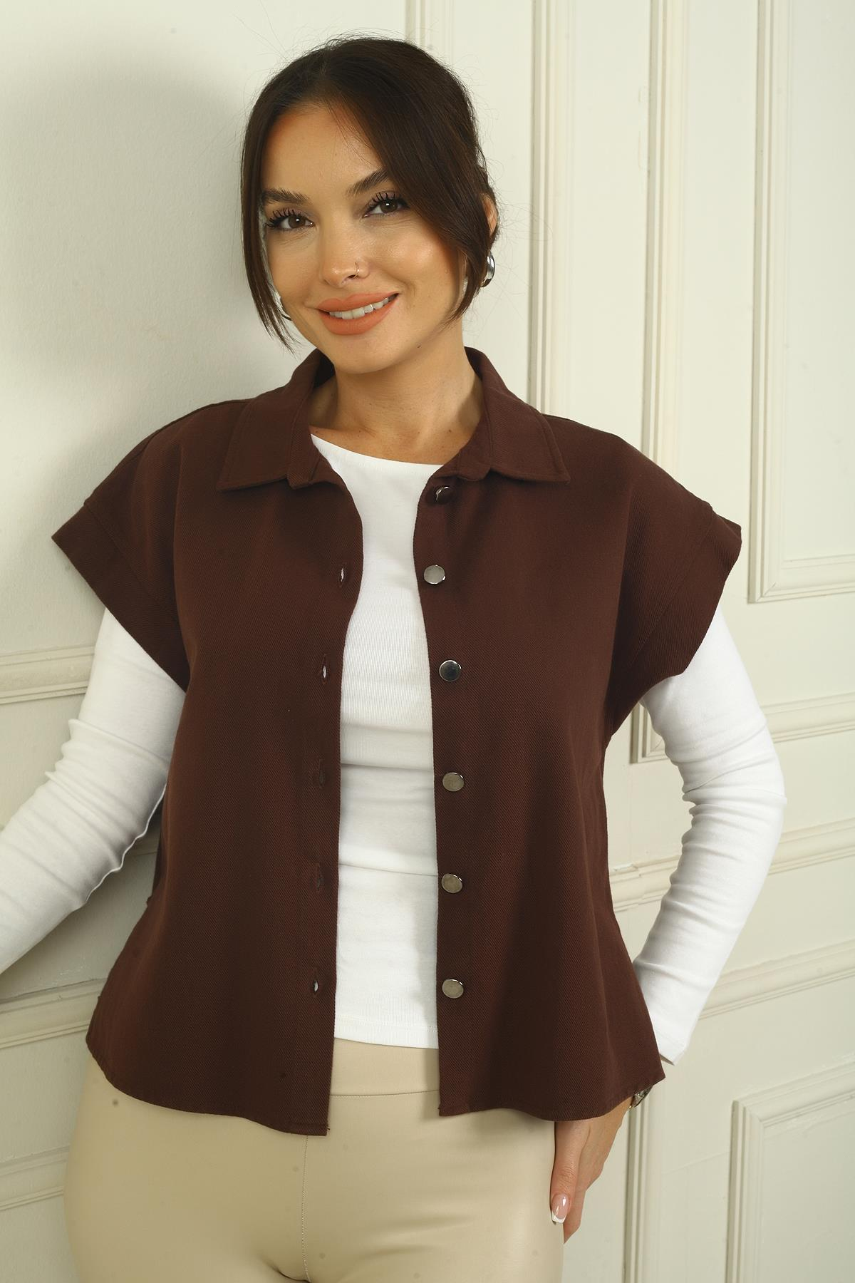 S-24Y2800021Kadın Düşük Kollu Yandan Bağcıklı Önü Metal Düğmeli Yelek